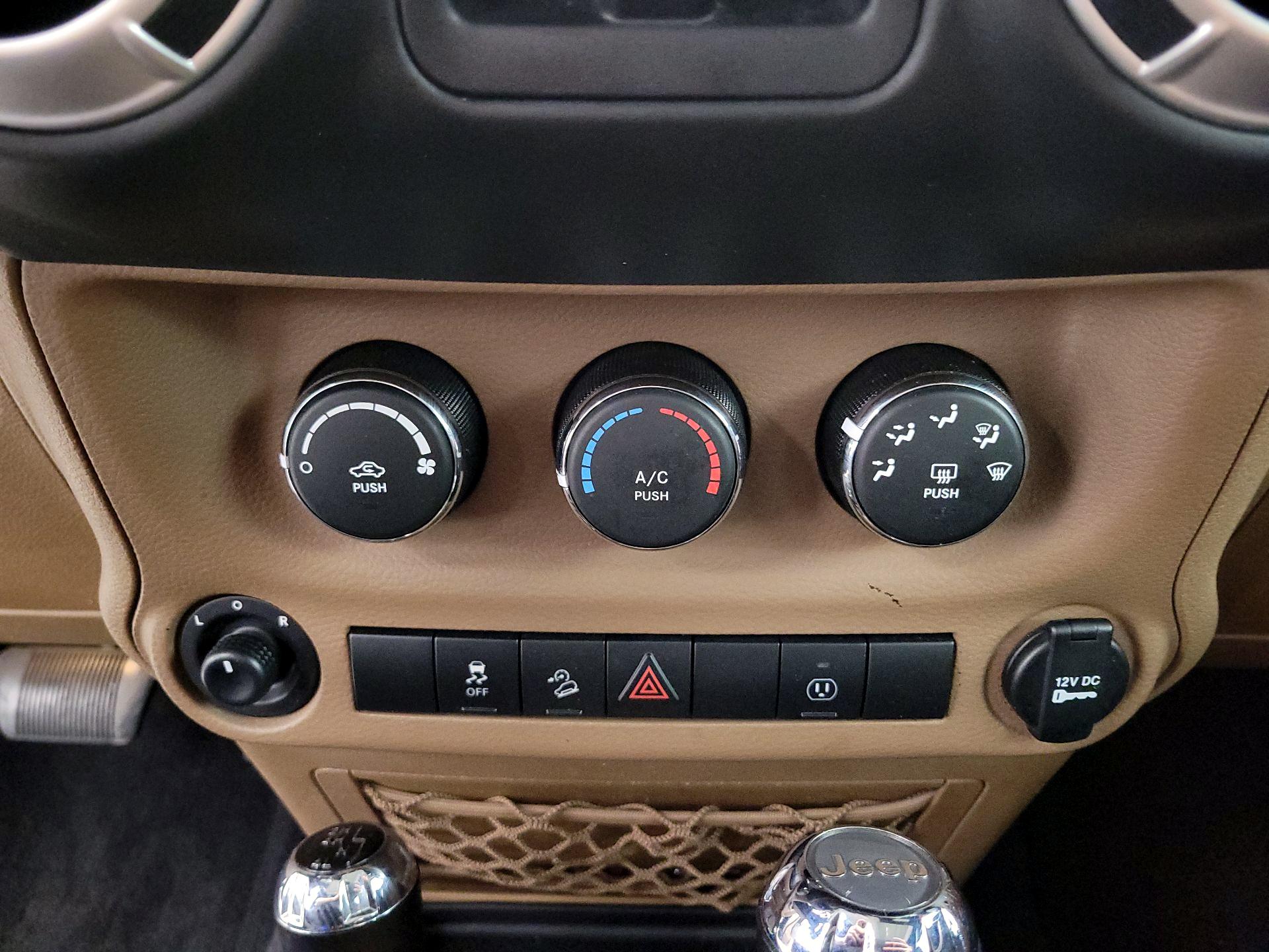 Thumbnail: 2017 Jeep Wrangler - 15