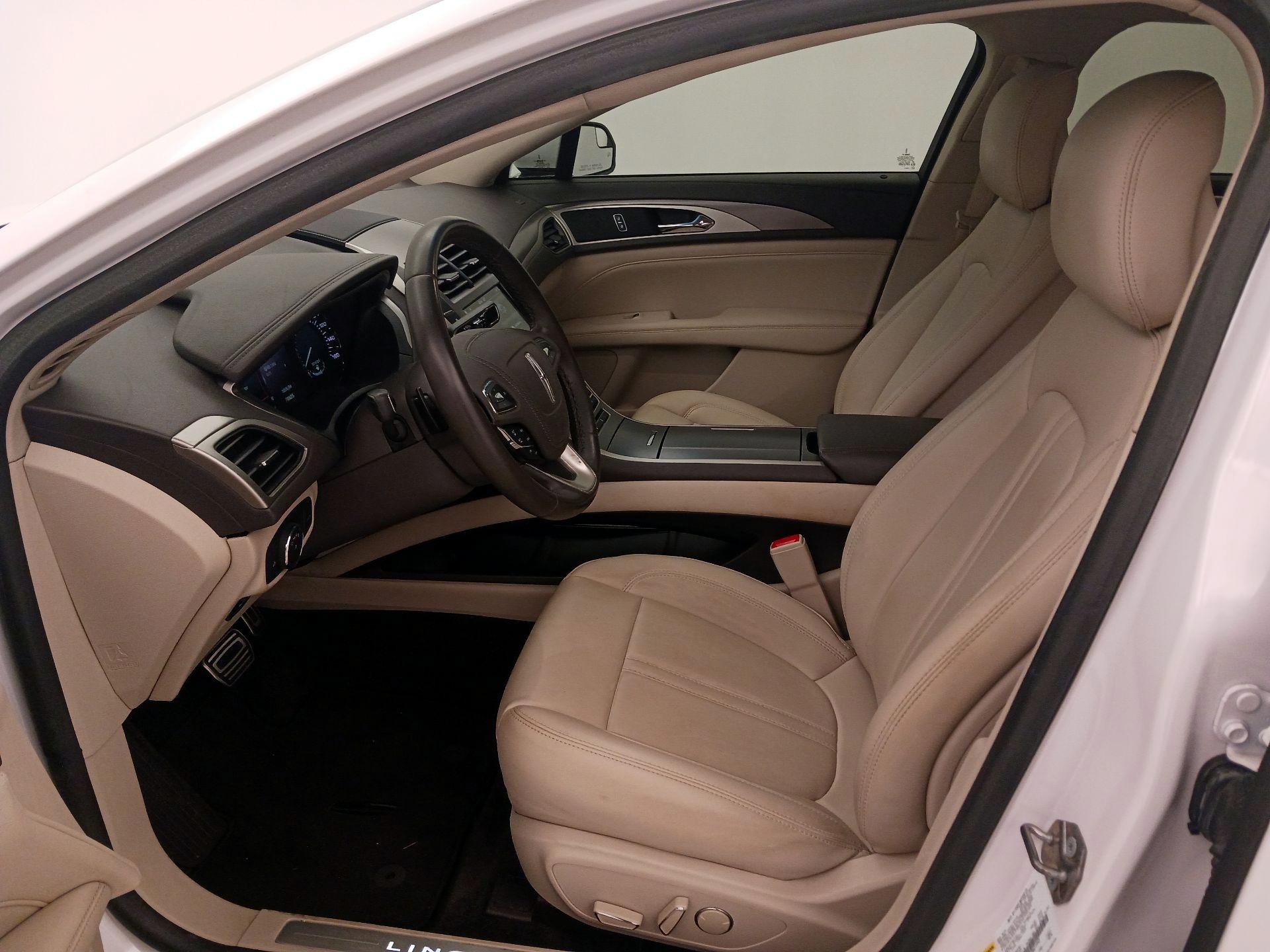 Thumbnail: 2018 Lincoln MKZ - 11