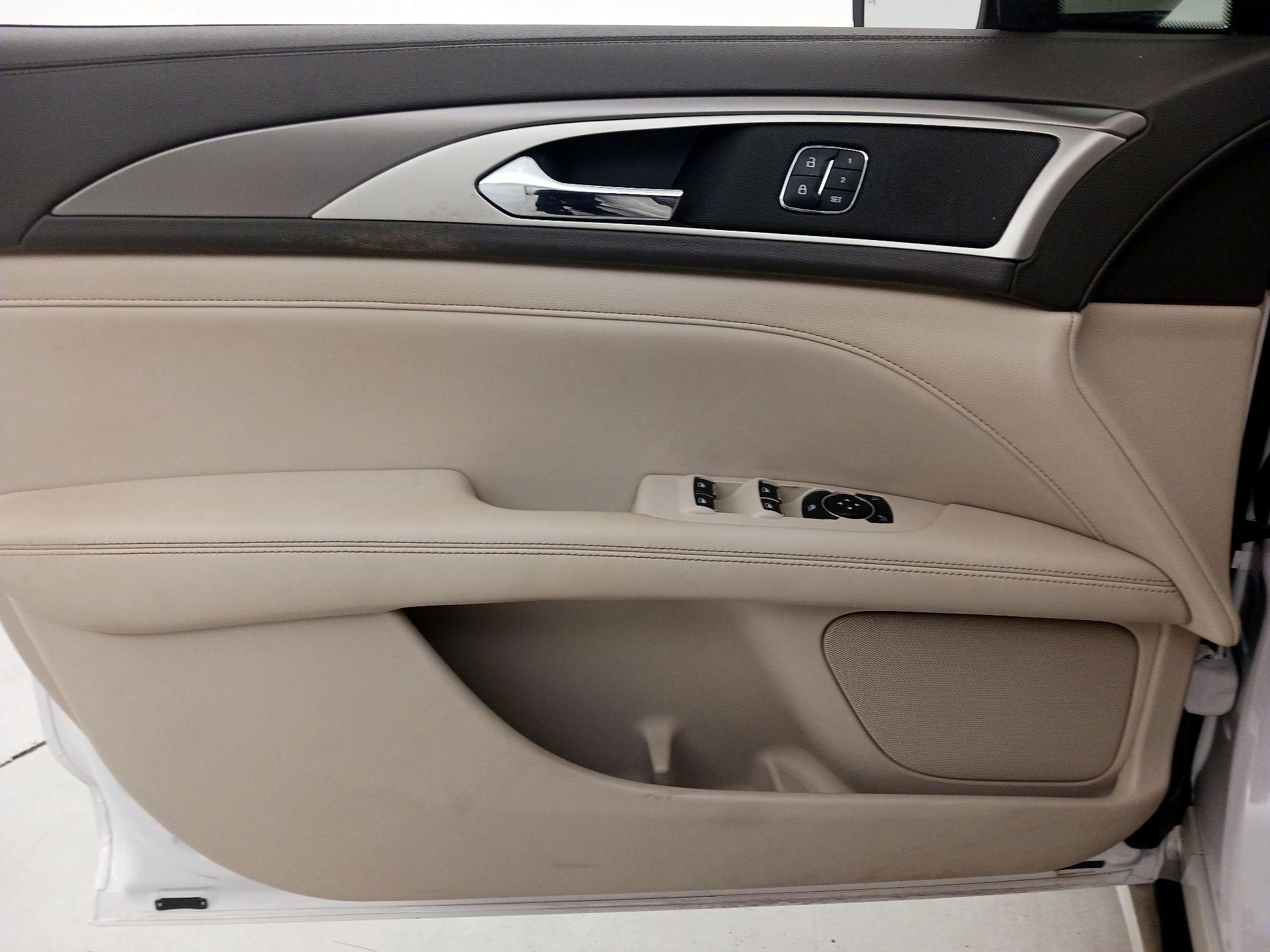 Thumbnail: 2018 Lincoln MKZ - 12