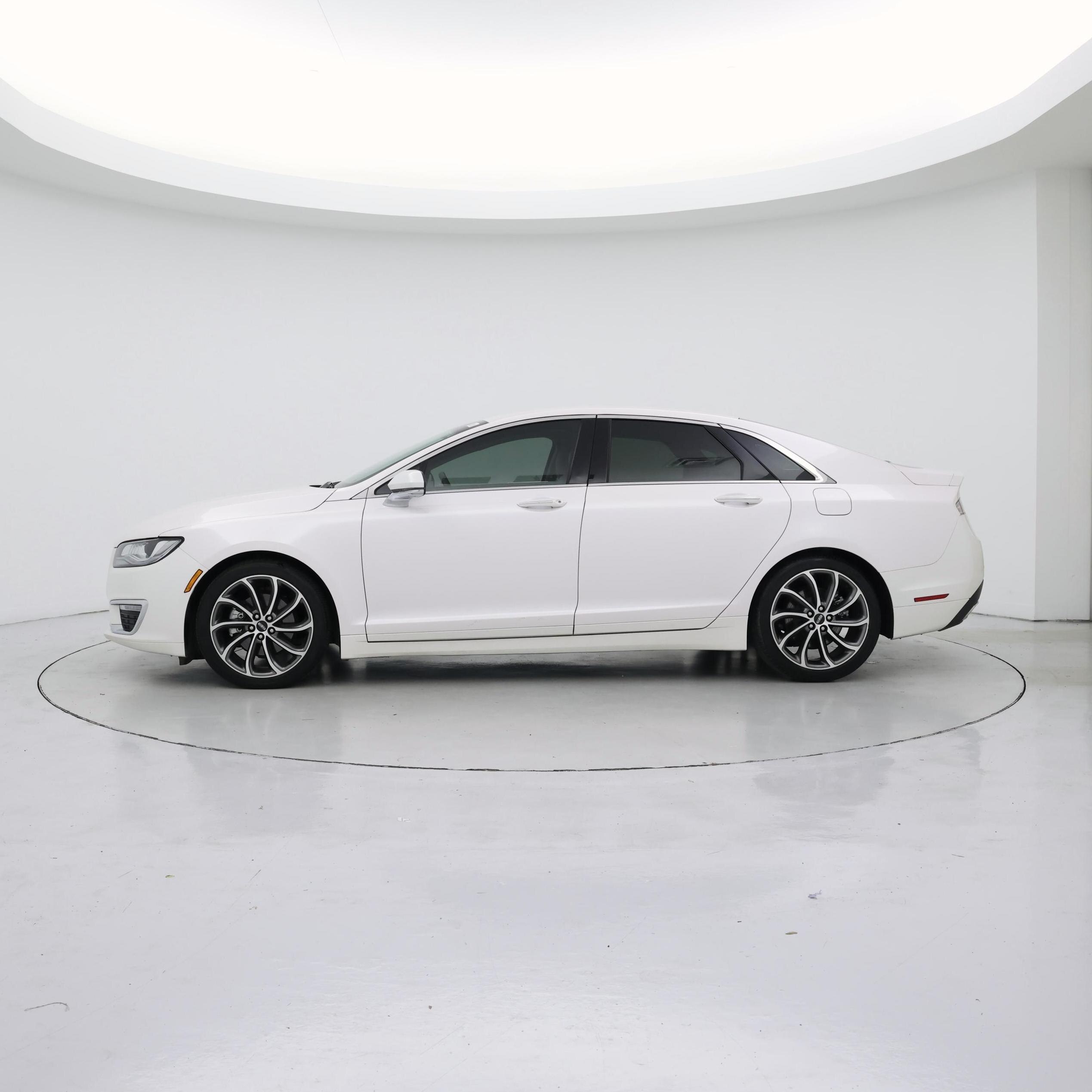 Thumbnail: 2018 Lincoln MKZ - 3