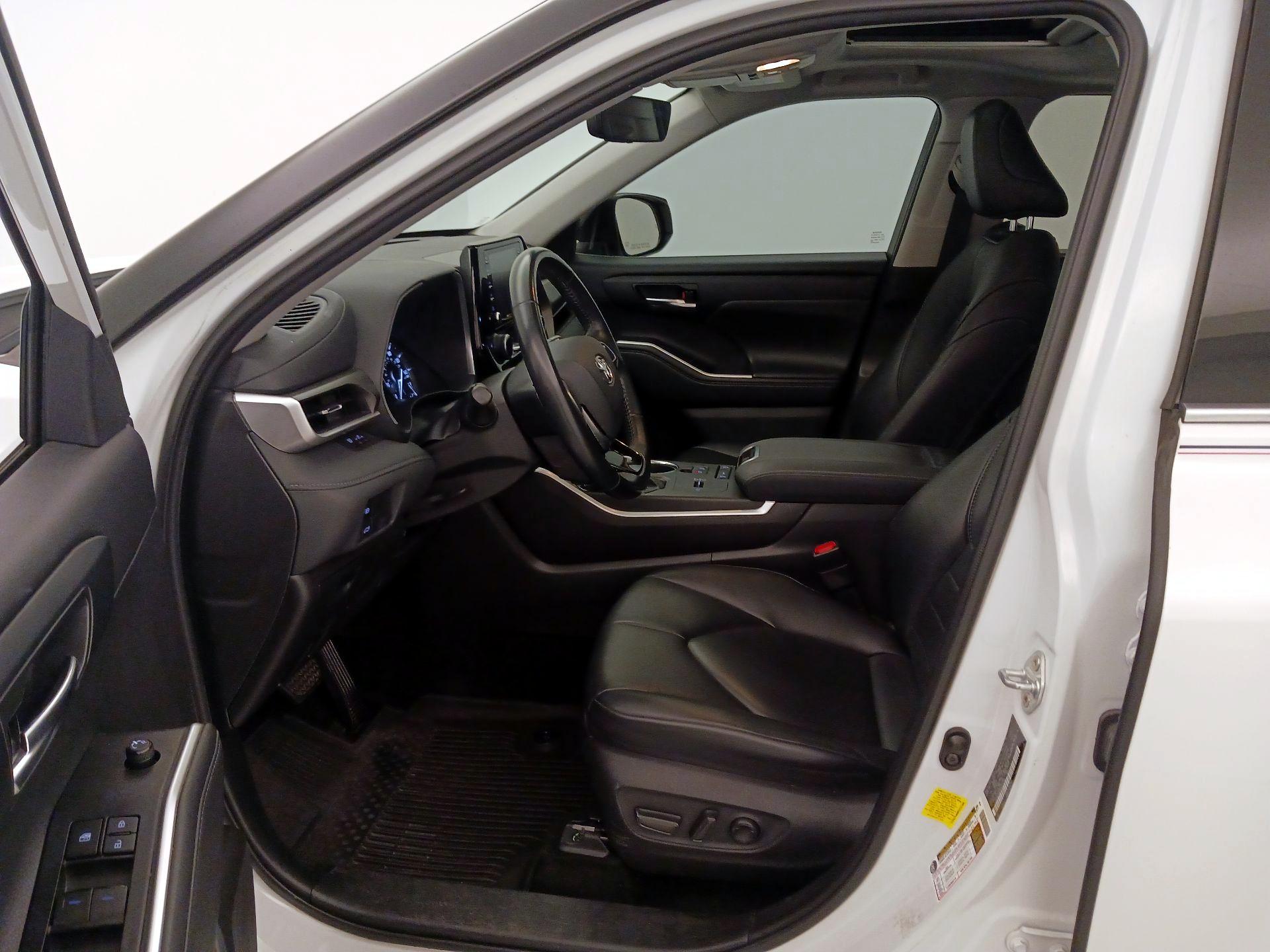 Thumbnail: 2021 Toyota Highlander - 11