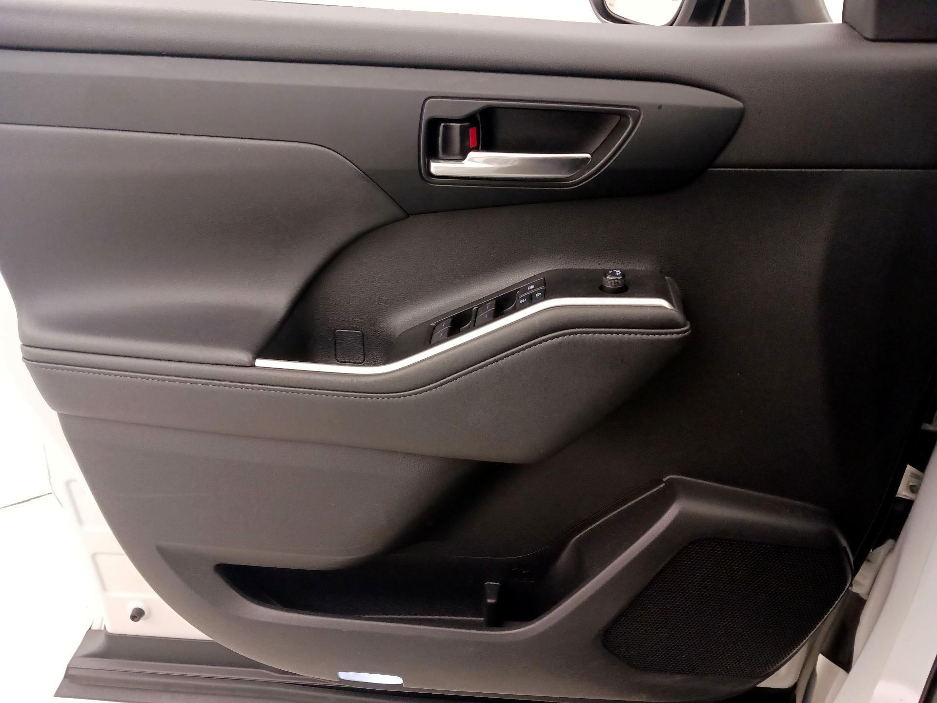 Thumbnail: 2021 Toyota Highlander - 12