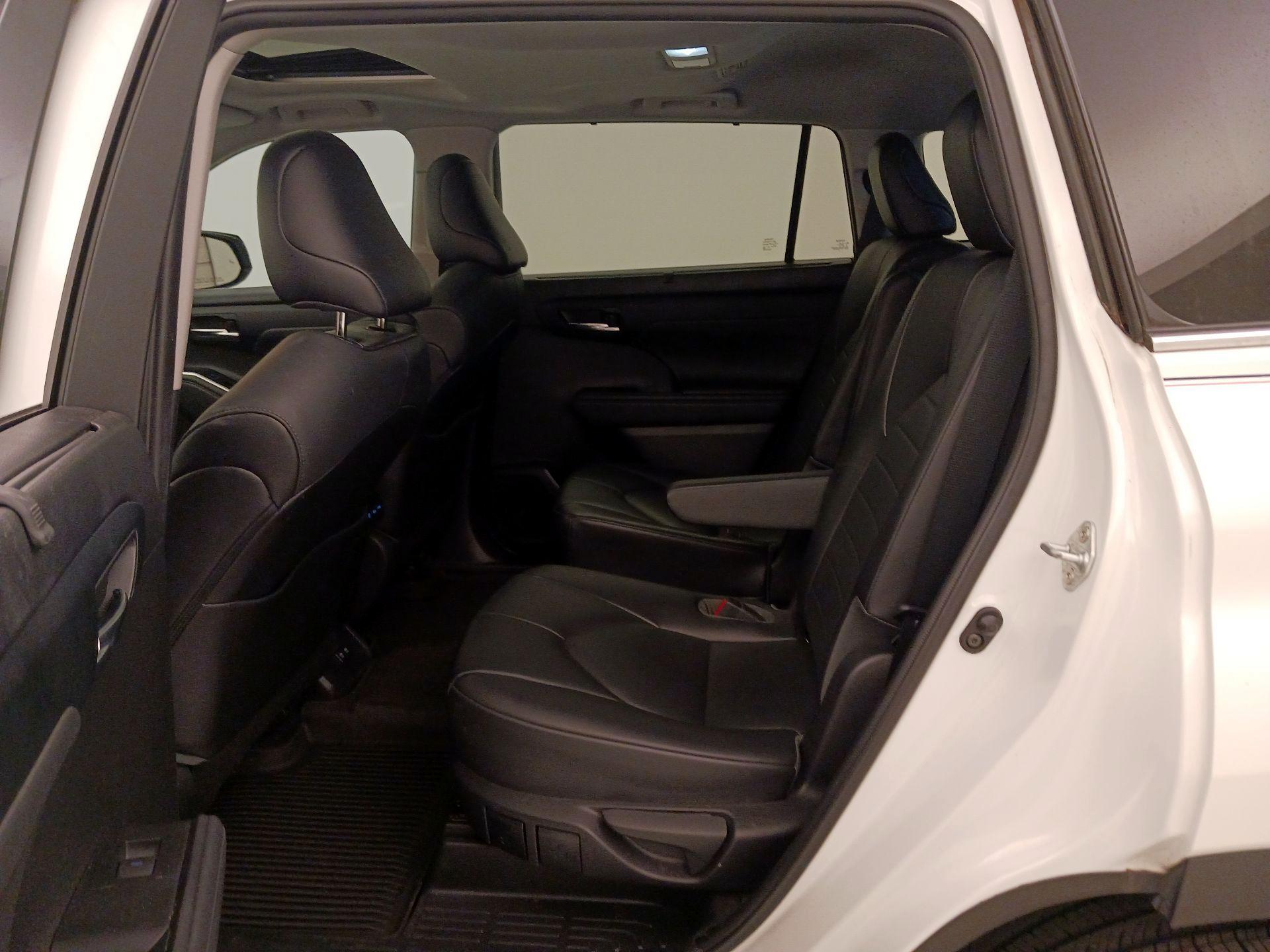 Thumbnail: 2021 Toyota Highlander - 20