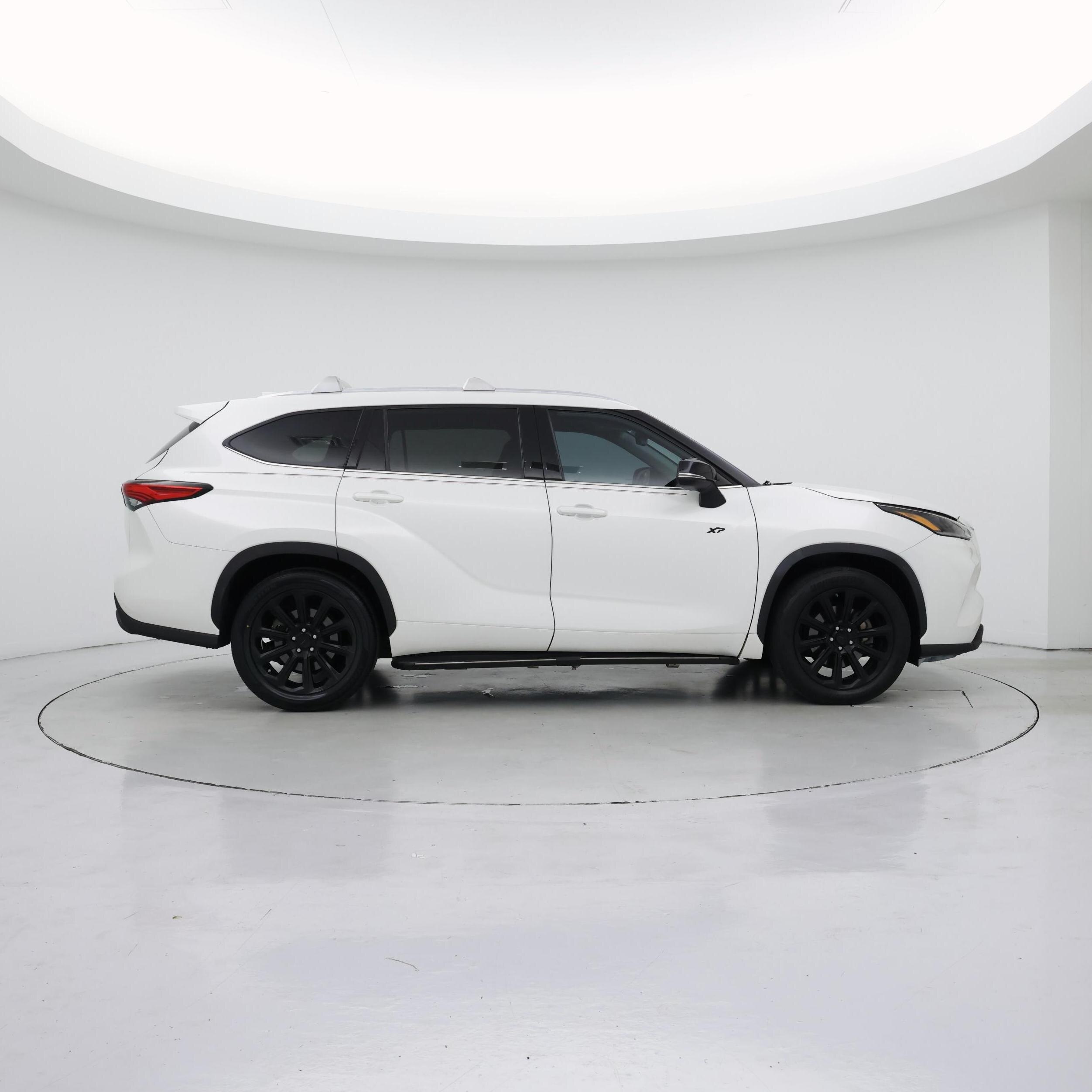 Thumbnail: 2021 Toyota Highlander - 7