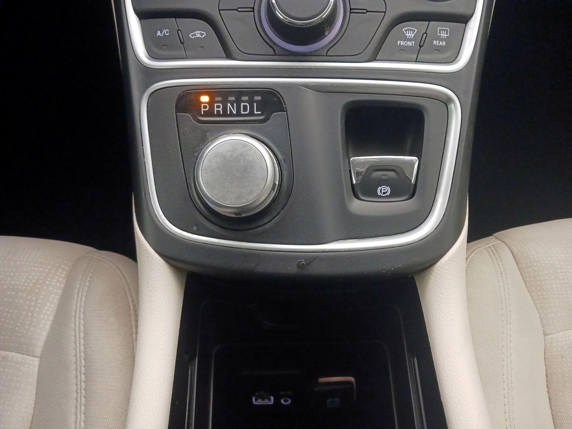 Thumbnail: 2015 Chrysler 200 - 17