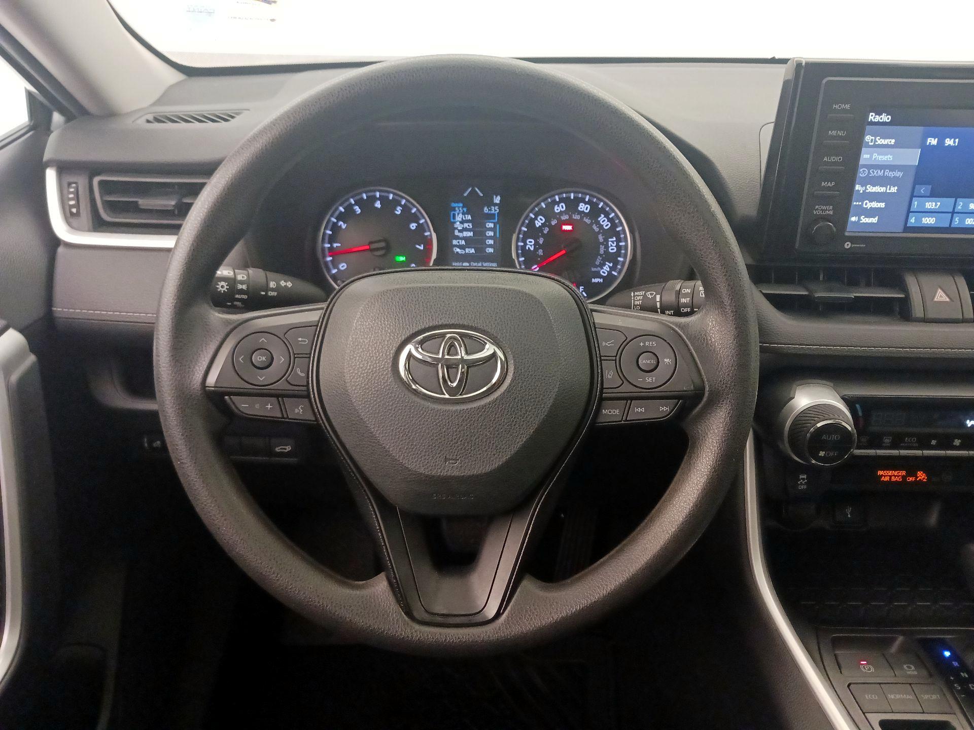 Thumbnail: 2021 Toyota RAV4 - 10