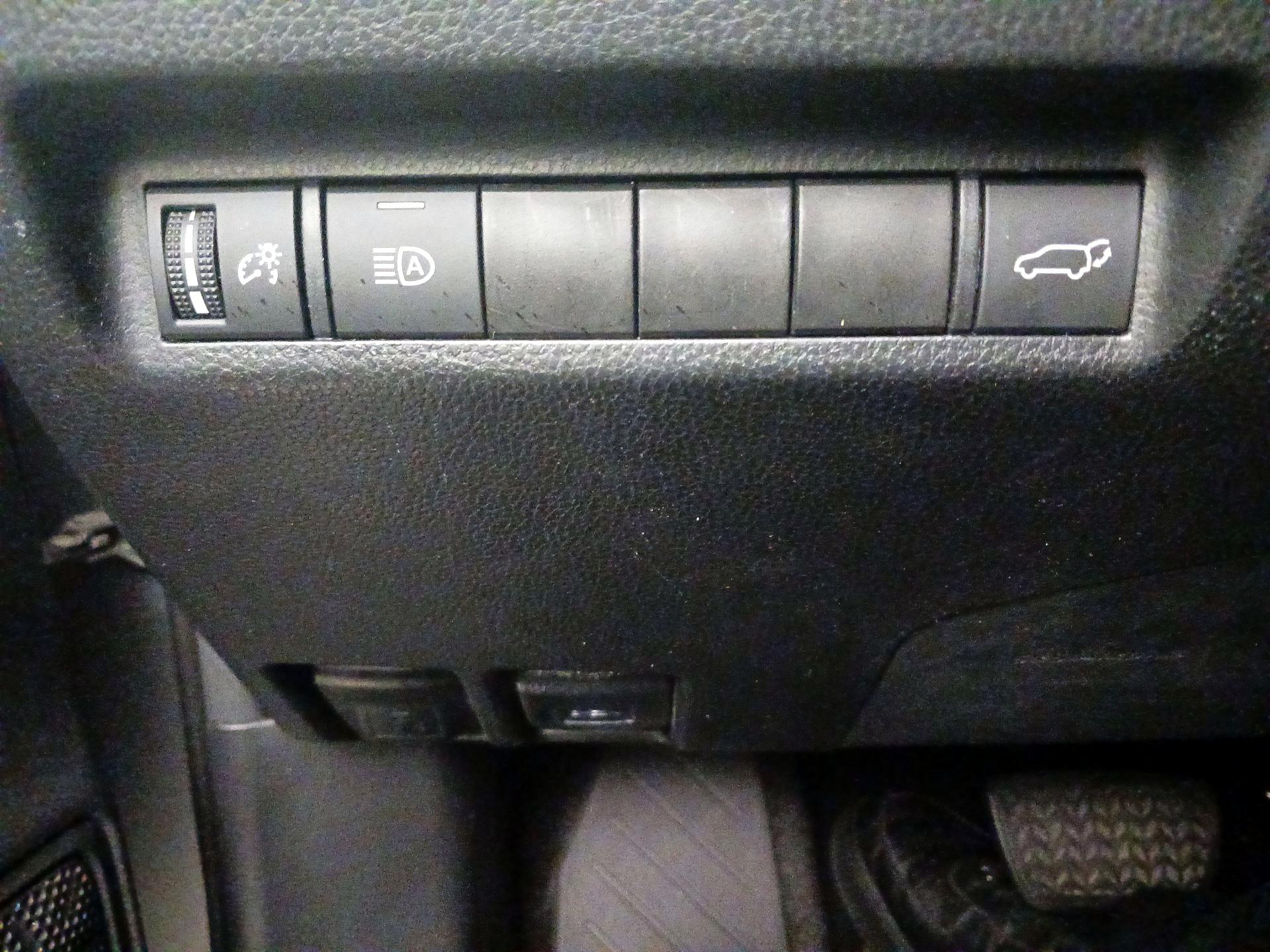 Thumbnail: 2021 Toyota RAV4 - 13