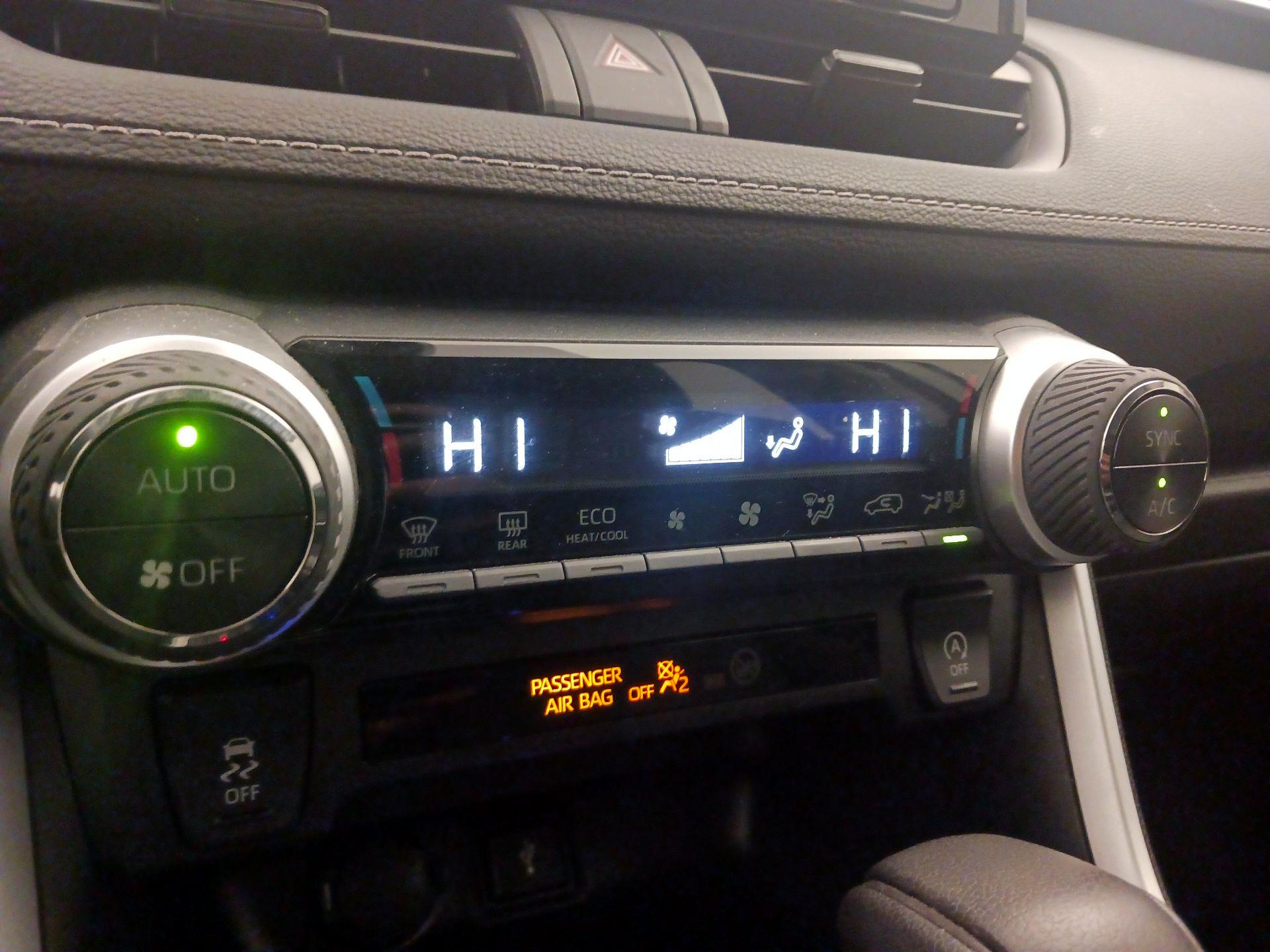 Thumbnail: 2021 Toyota RAV4 - 16