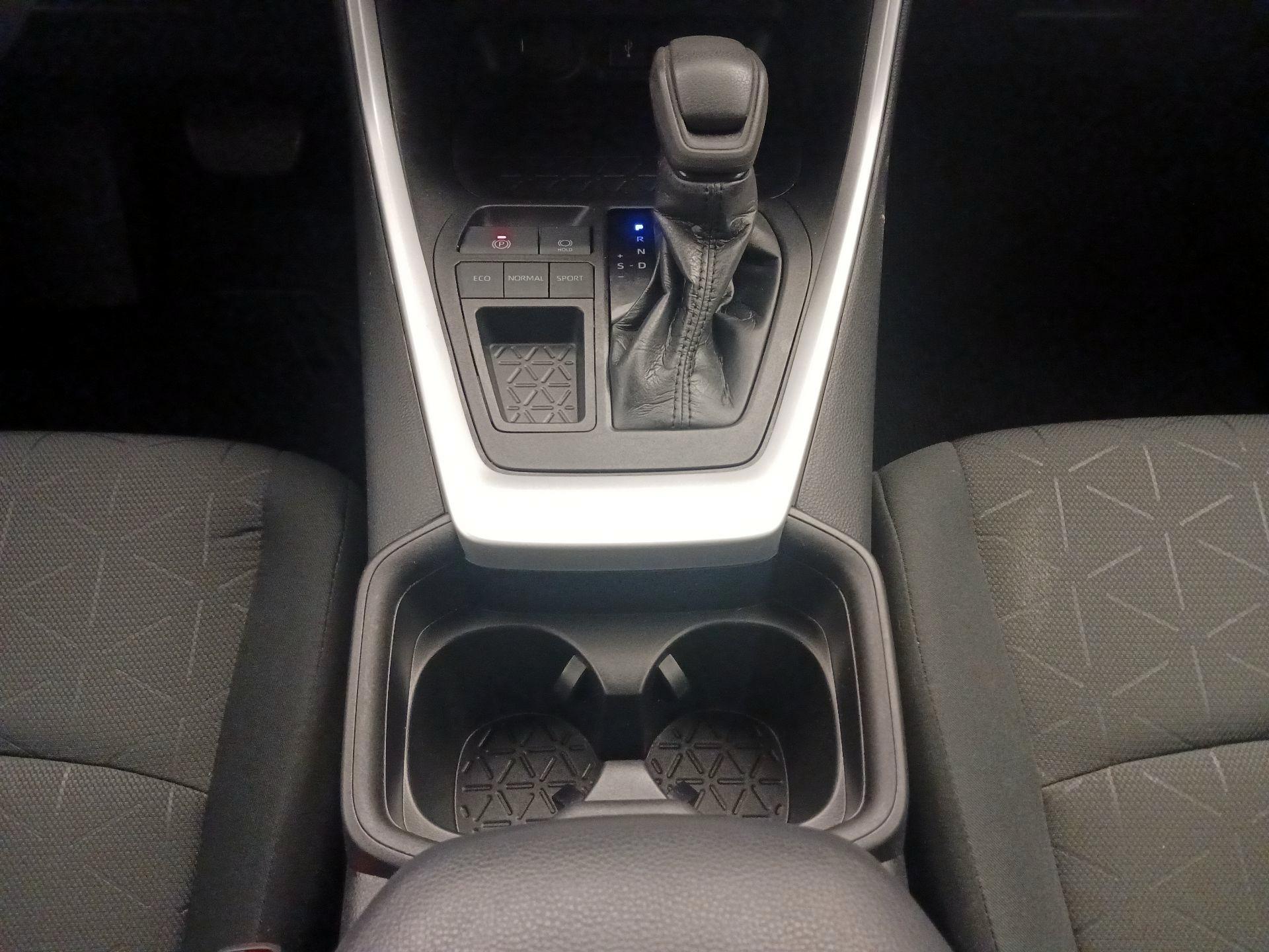 Thumbnail: 2021 Toyota RAV4 - 17