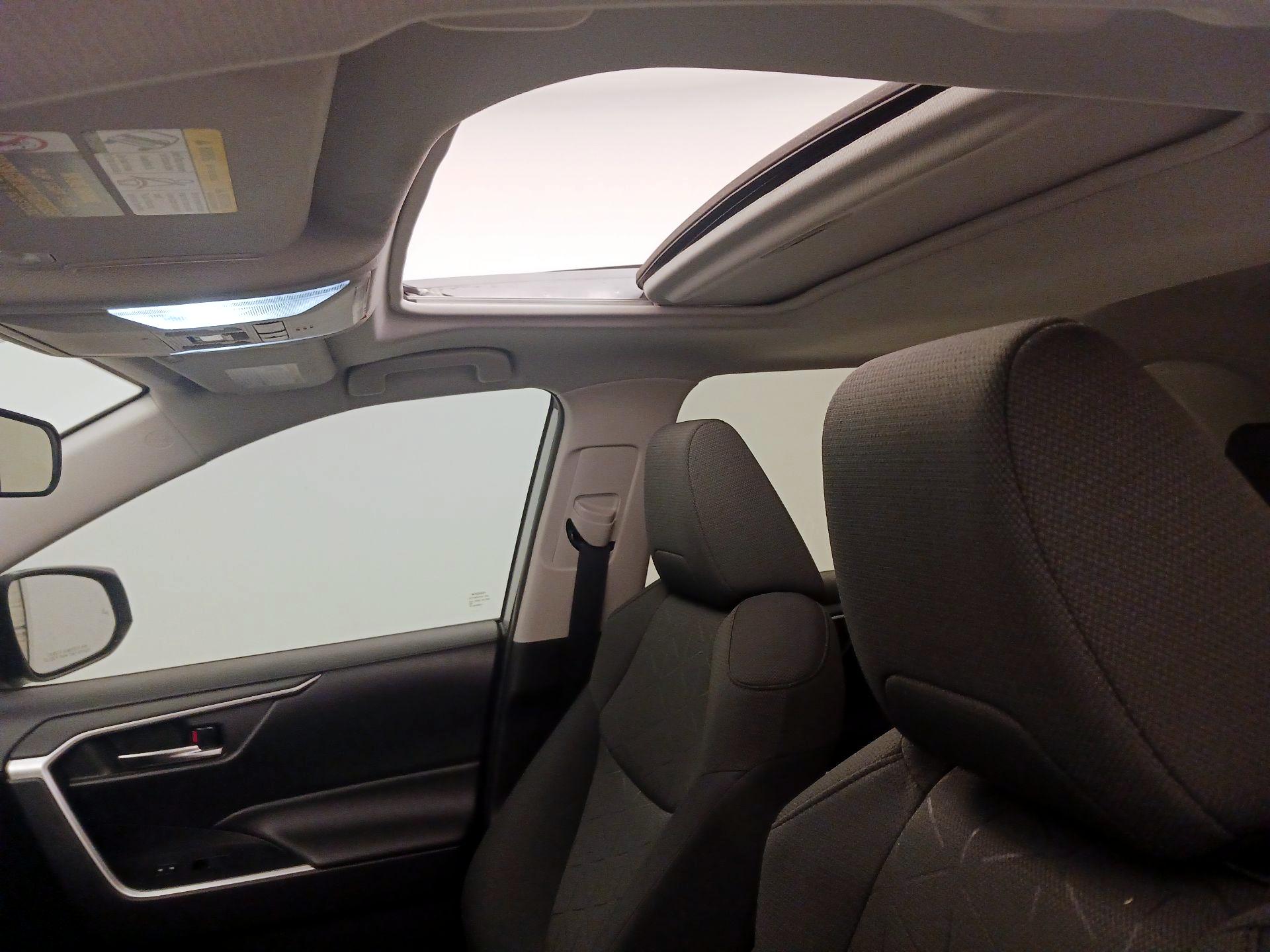 Thumbnail: 2021 Toyota RAV4 - 19