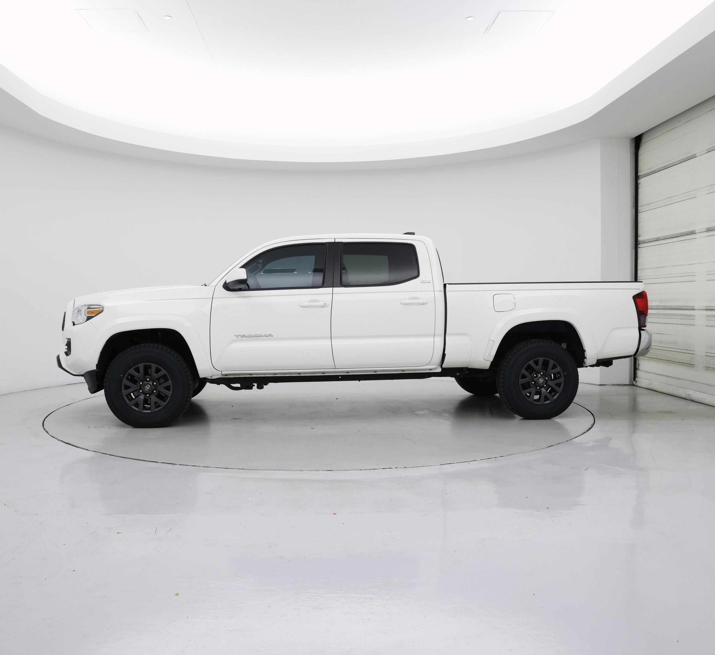 Thumbnail: 2020 Toyota Tacoma - 3