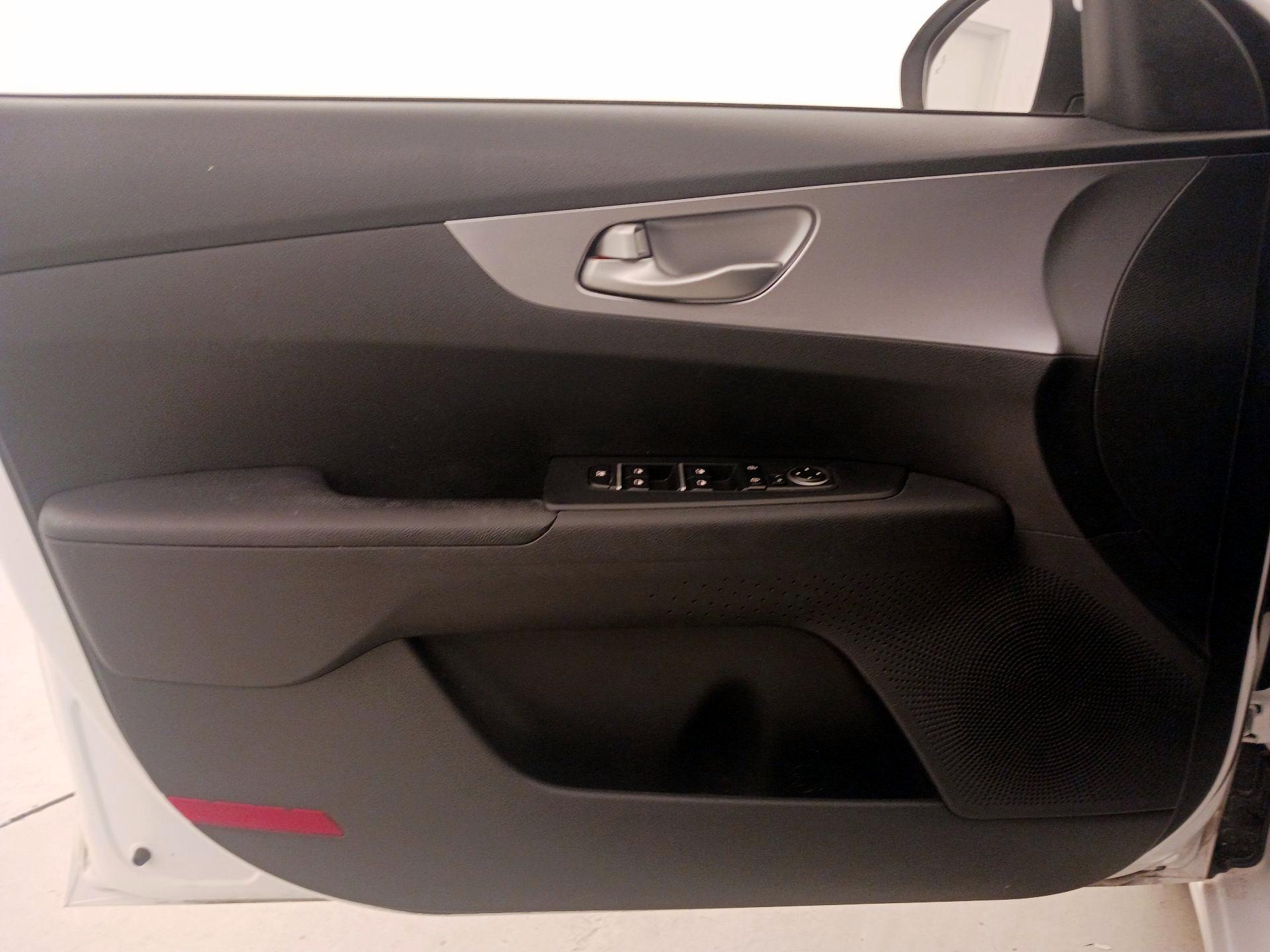 Thumbnail: 2022 Kia Forte - 12