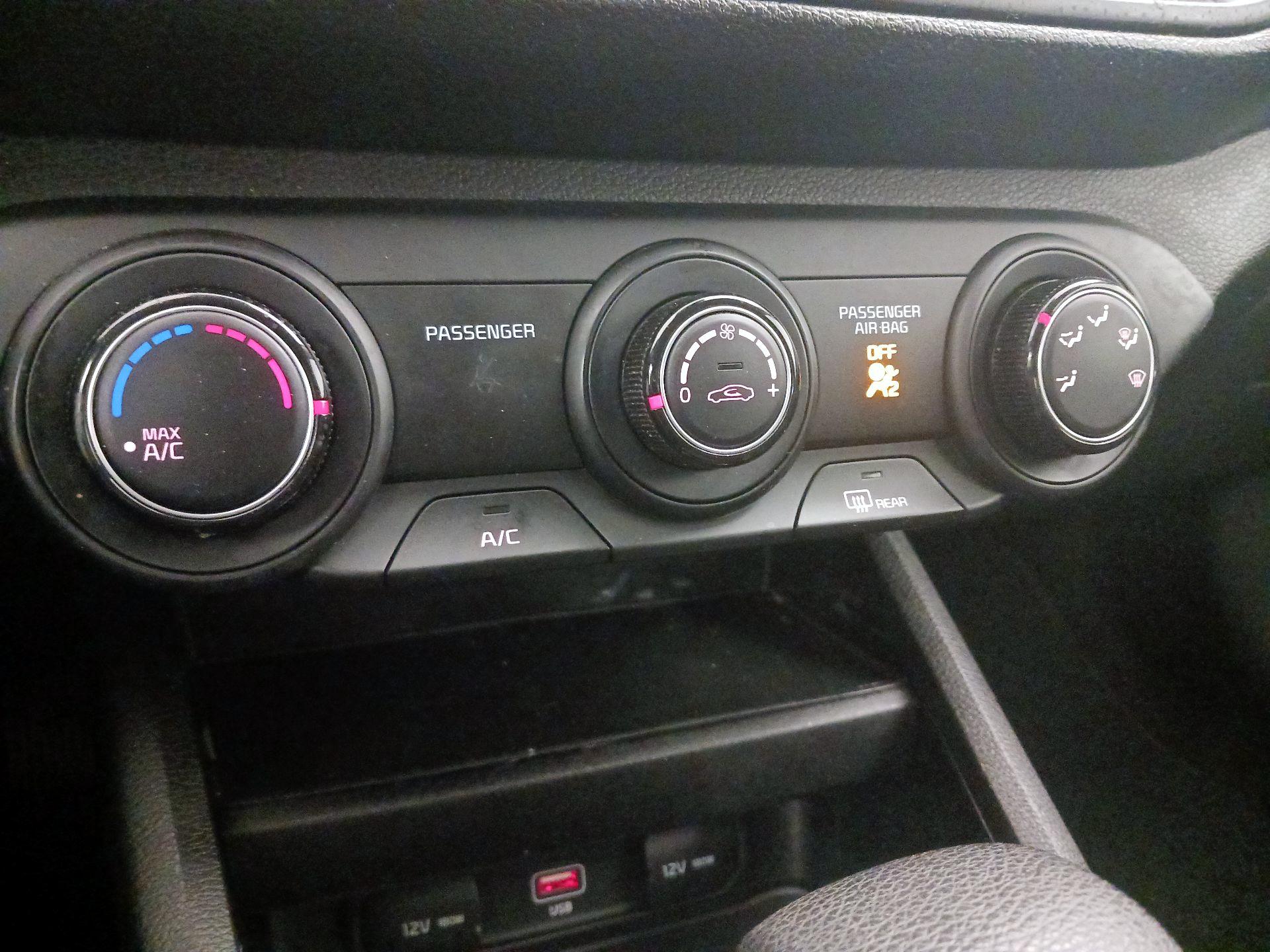 Thumbnail: 2022 Kia Forte - 16