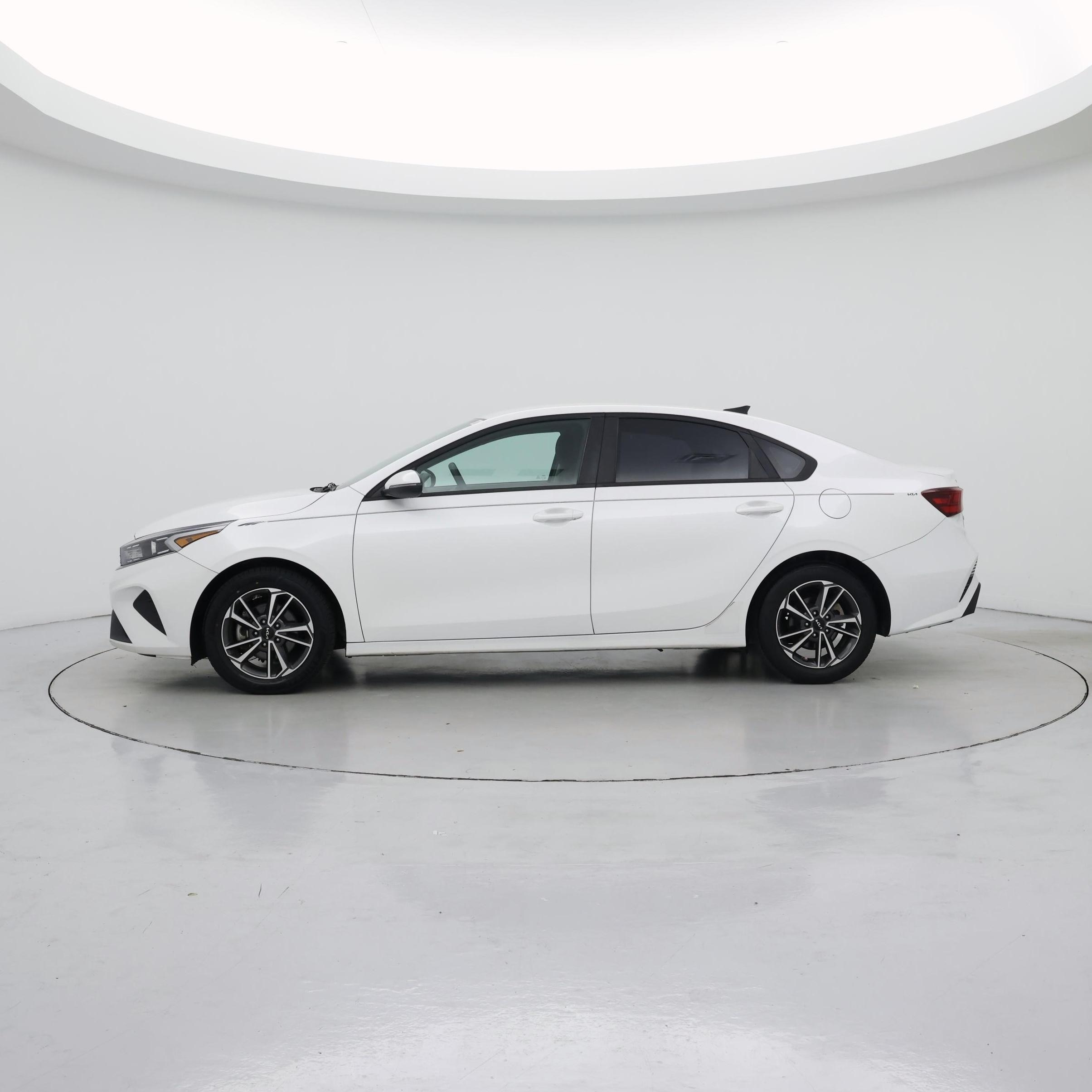 Thumbnail: 2022 Kia Forte - 3