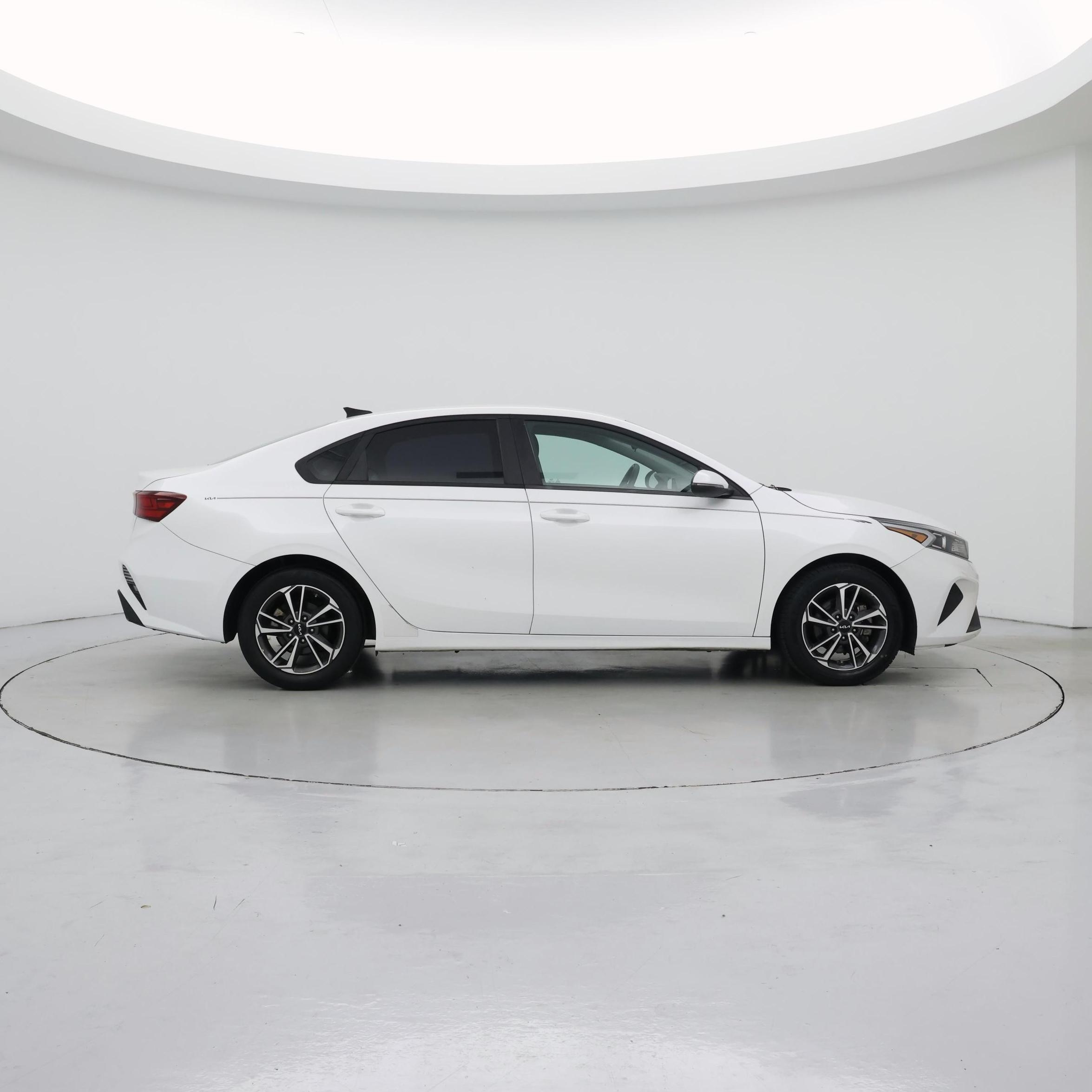 Thumbnail: 2022 Kia Forte - 7