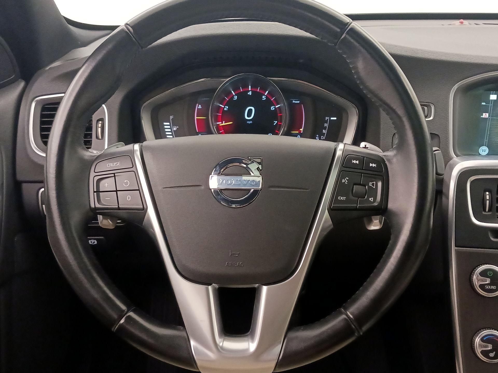 Thumbnail: 2015 Volvo S60 - 10