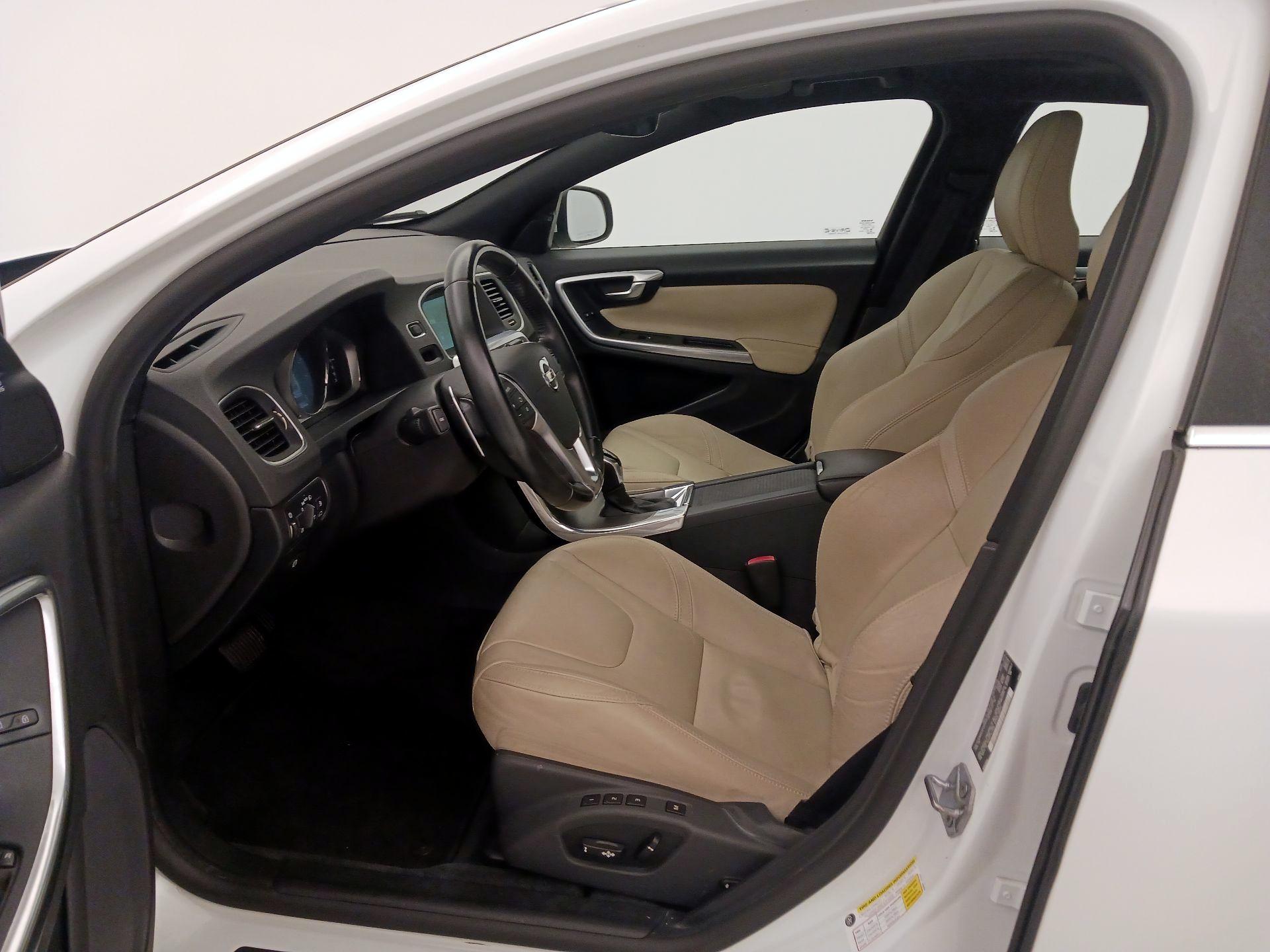 Thumbnail: 2015 Volvo S60 - 11