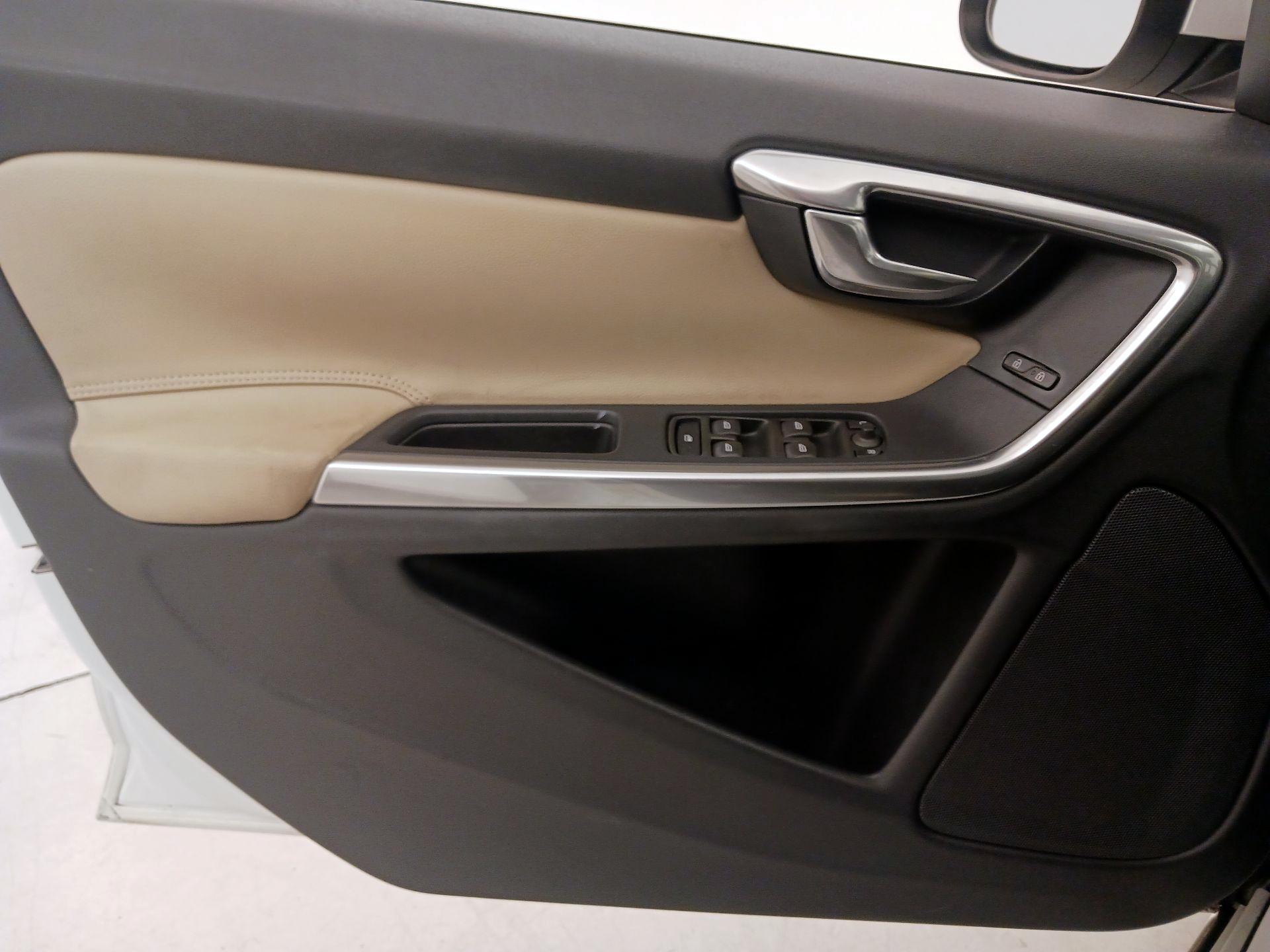 Thumbnail: 2015 Volvo S60 - 12