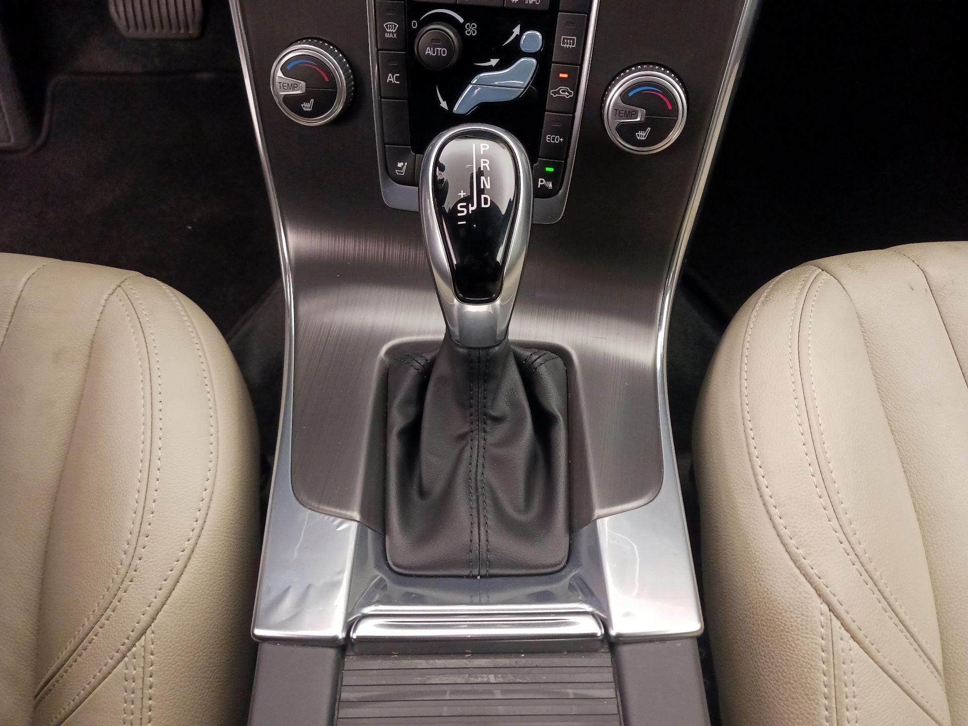 Thumbnail: 2015 Volvo S60 - 17