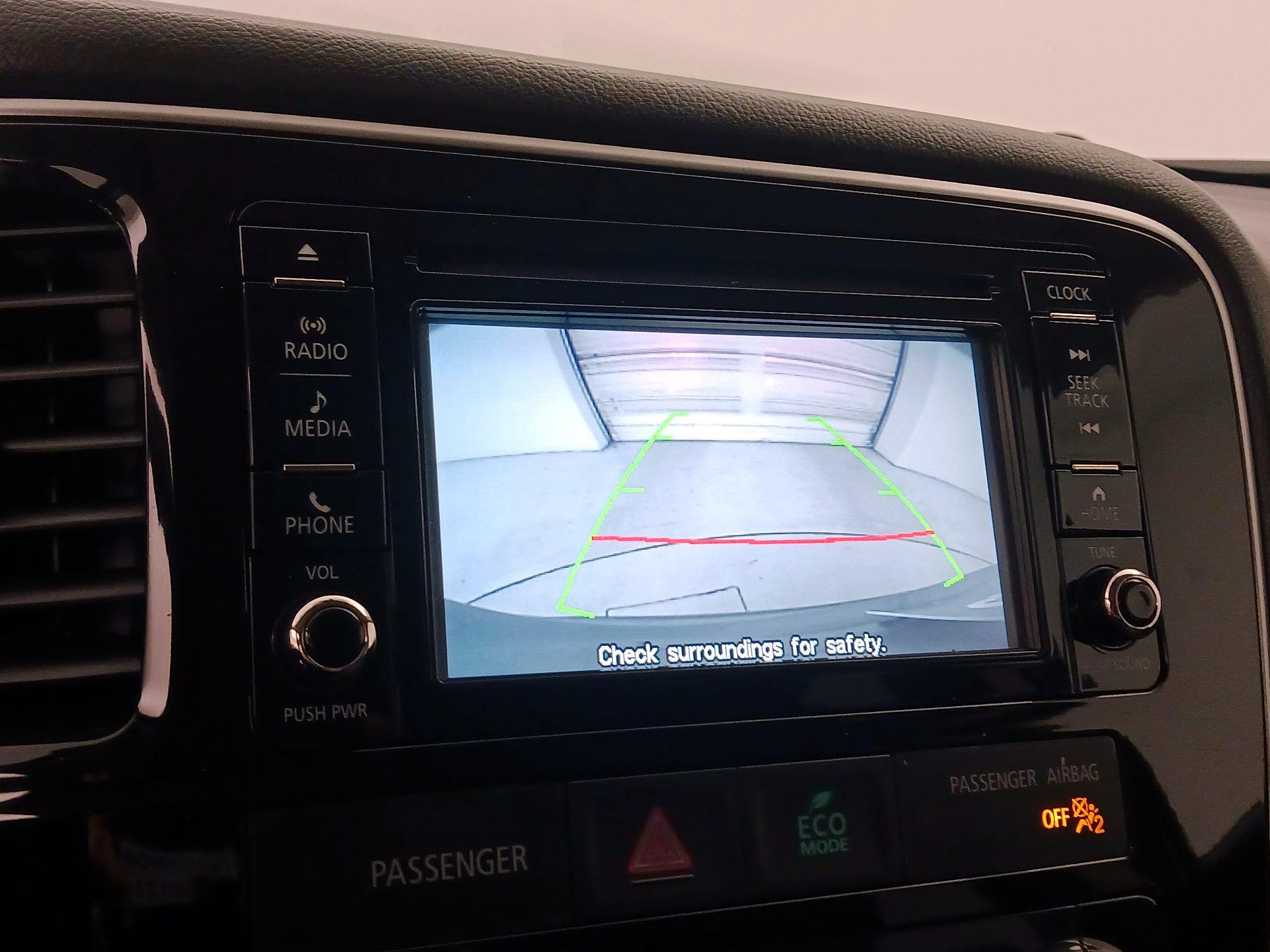 Thumbnail: 2016 Mitsubishi Outlander - 14