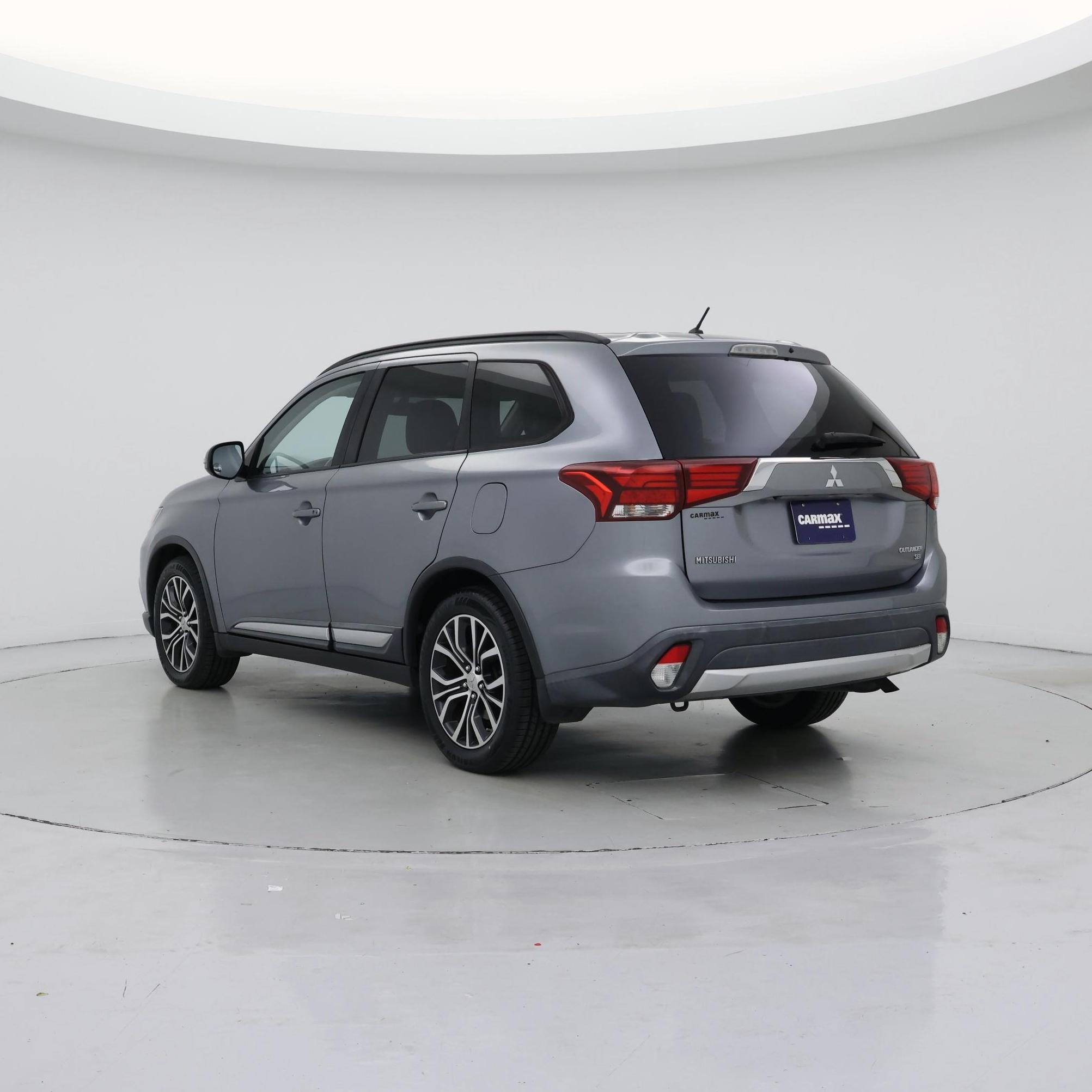 Thumbnail: 2016 Mitsubishi Outlander - 2