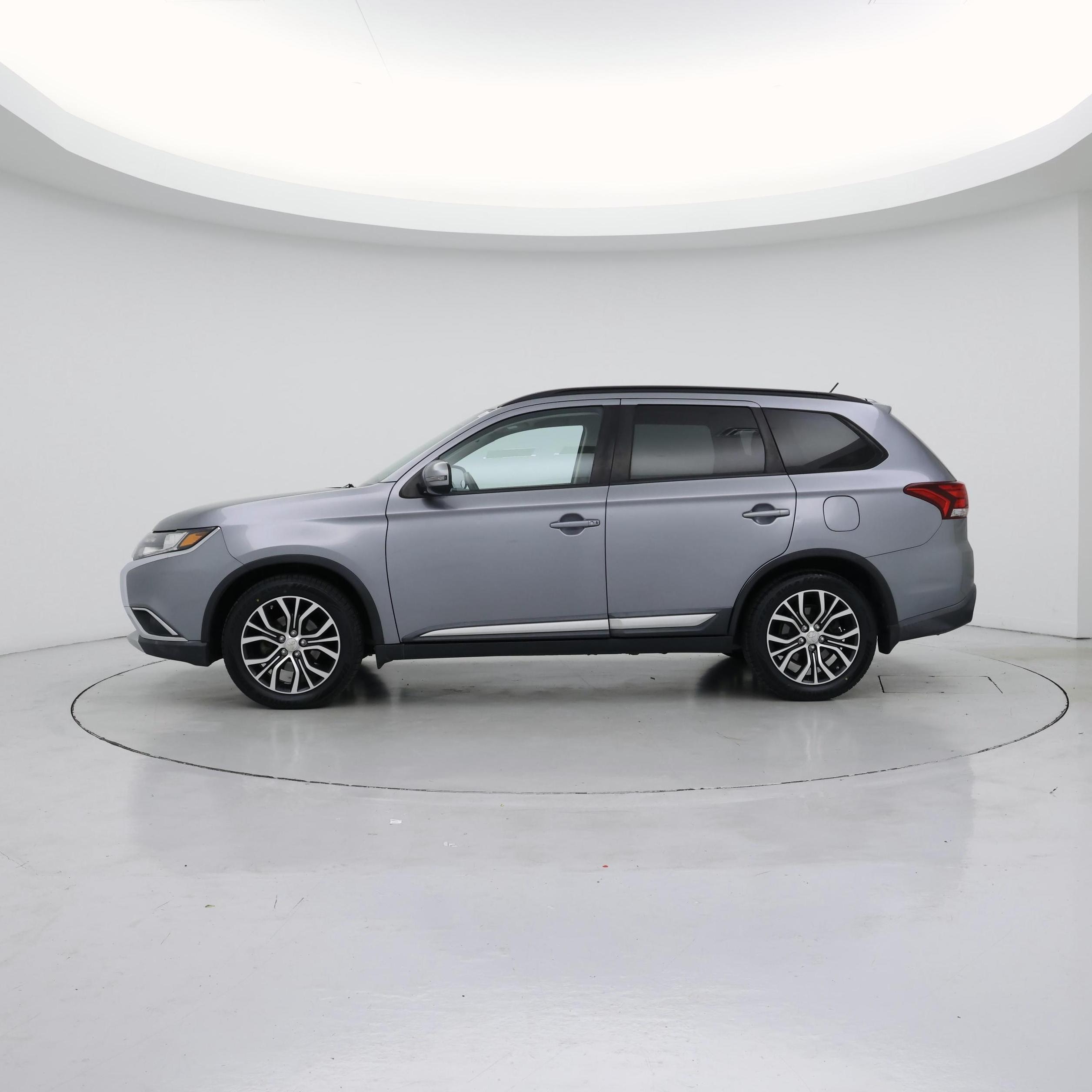 Thumbnail: 2016 Mitsubishi Outlander - 3