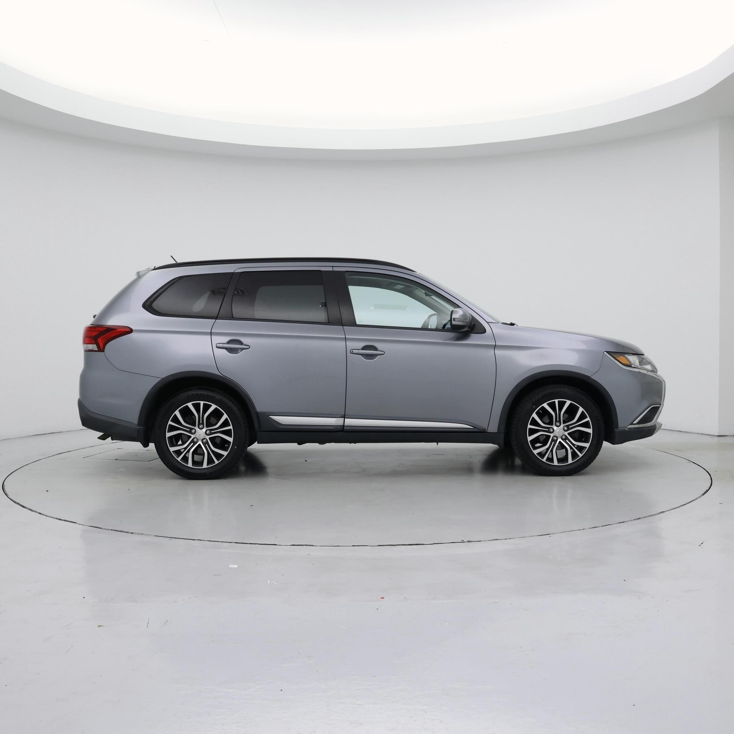 Thumbnail: 2016 Mitsubishi Outlander - 7