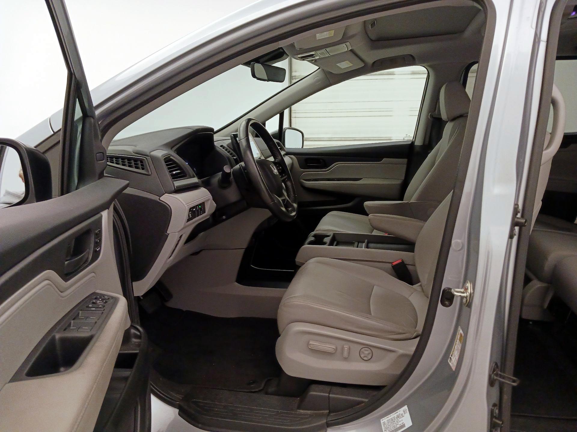 Thumbnail: 2018 Honda Odyssey - 9