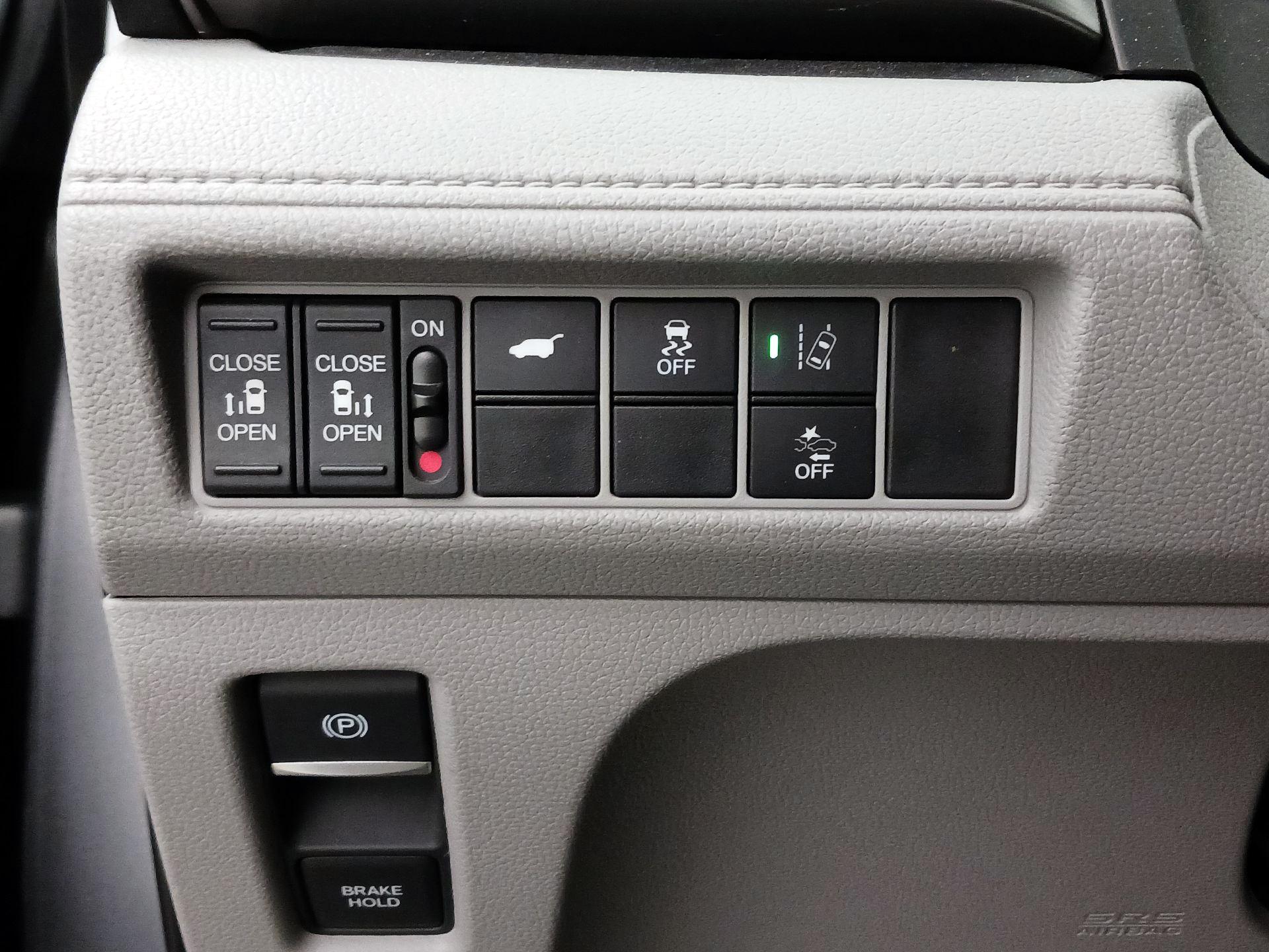 Thumbnail: 2018 Honda Odyssey - 11