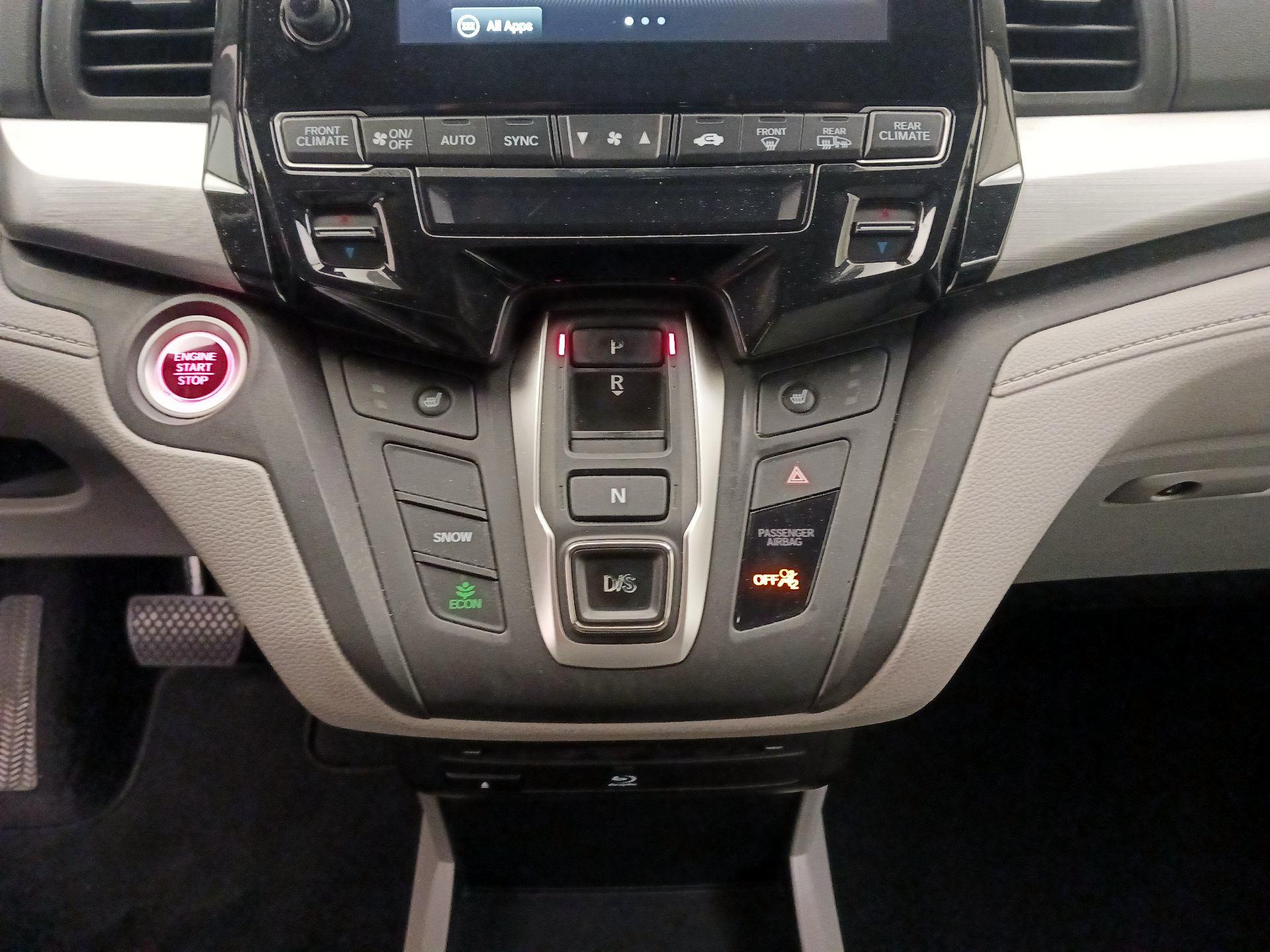 Thumbnail: 2018 Honda Odyssey - 16