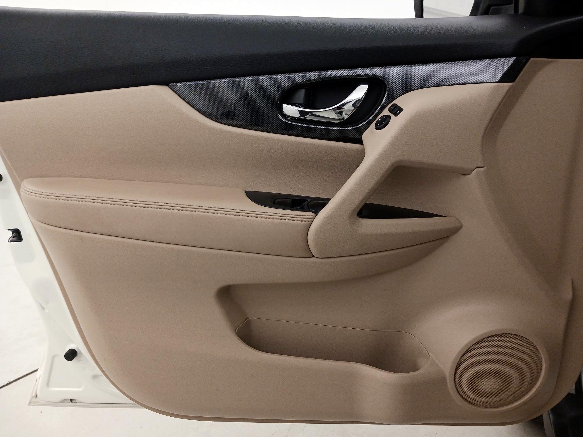 Thumbnail: 2015 Nissan Rogue - 12