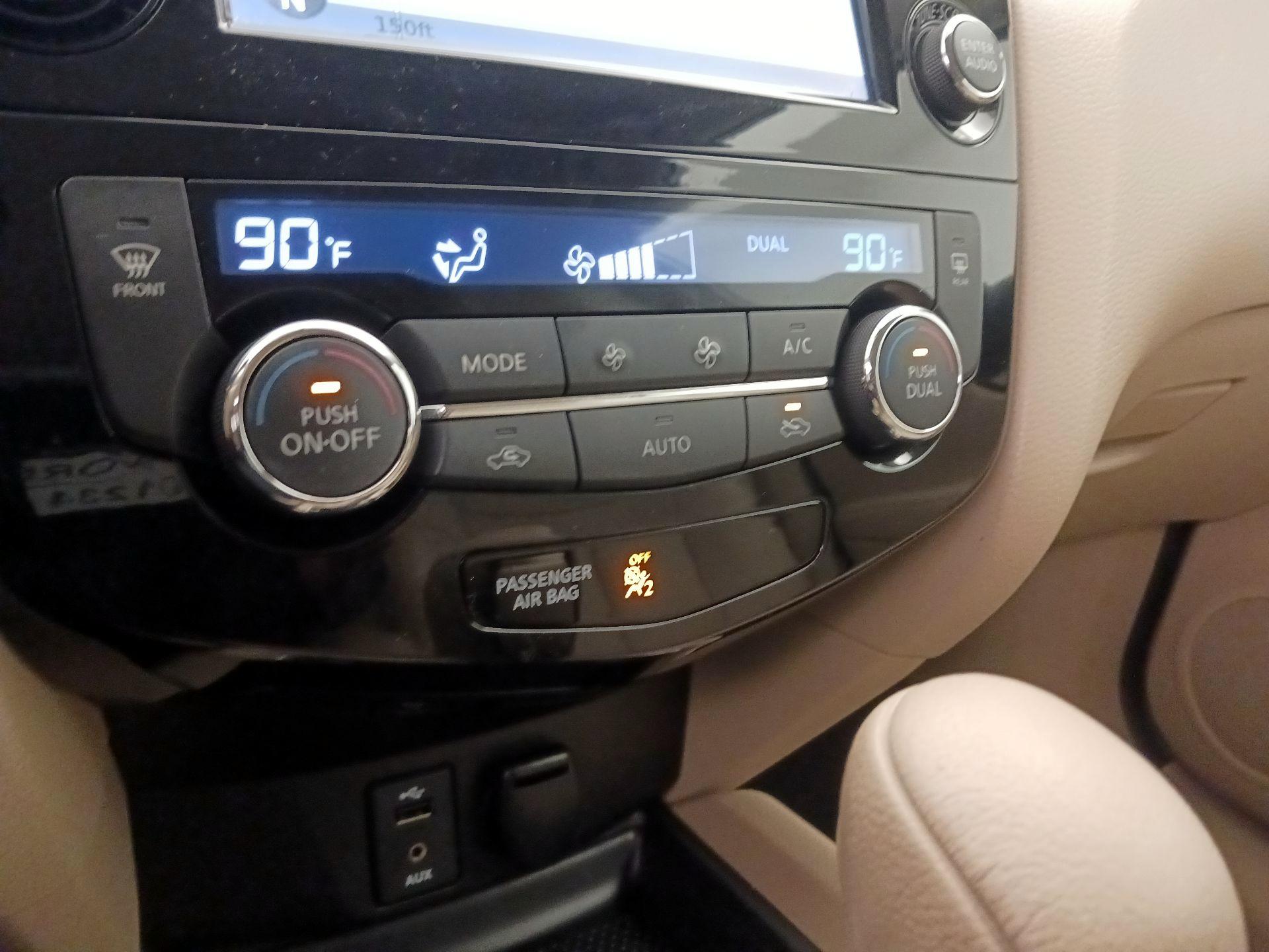 Thumbnail: 2015 Nissan Rogue - 17