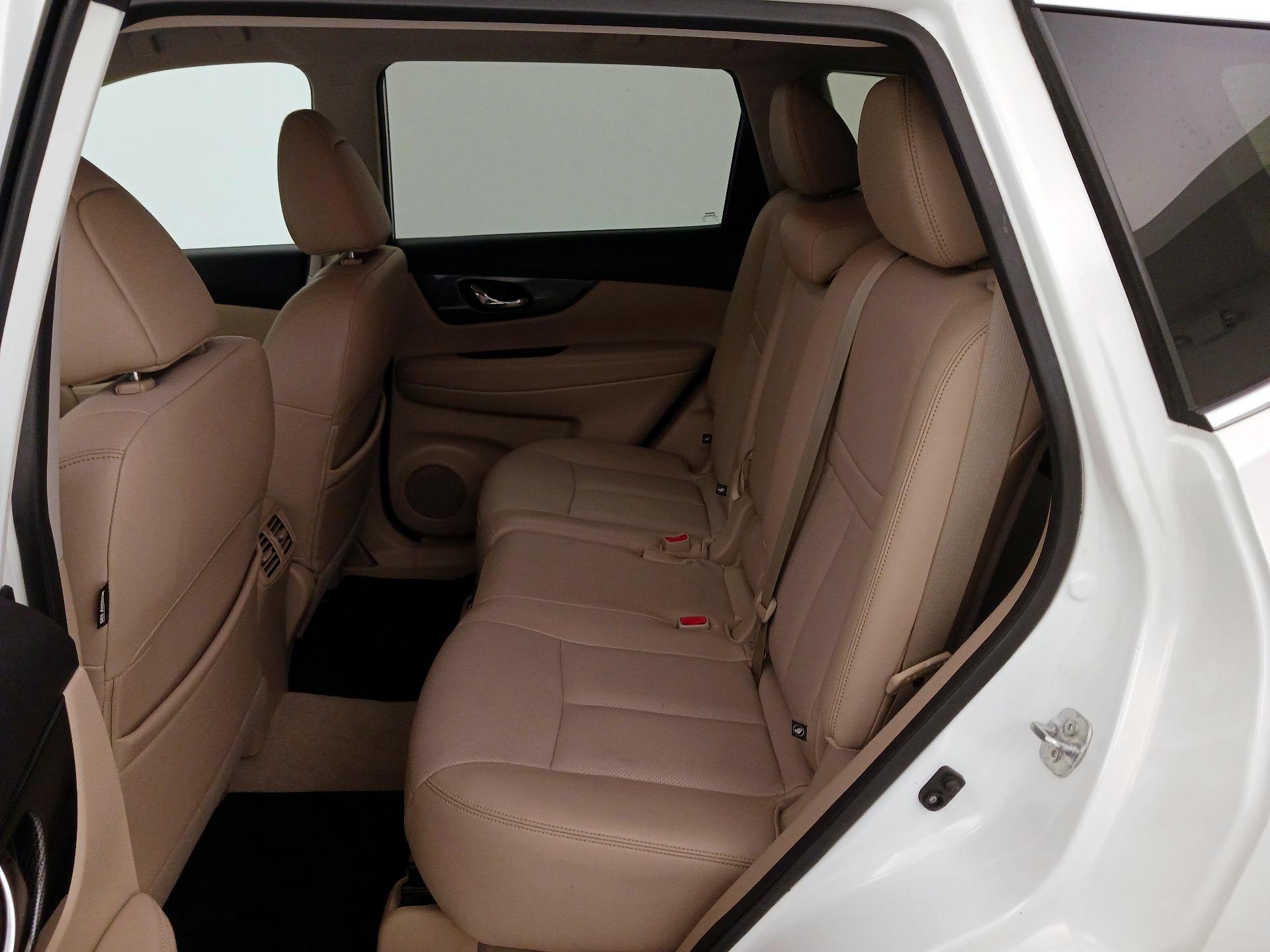 Thumbnail: 2015 Nissan Rogue - 20