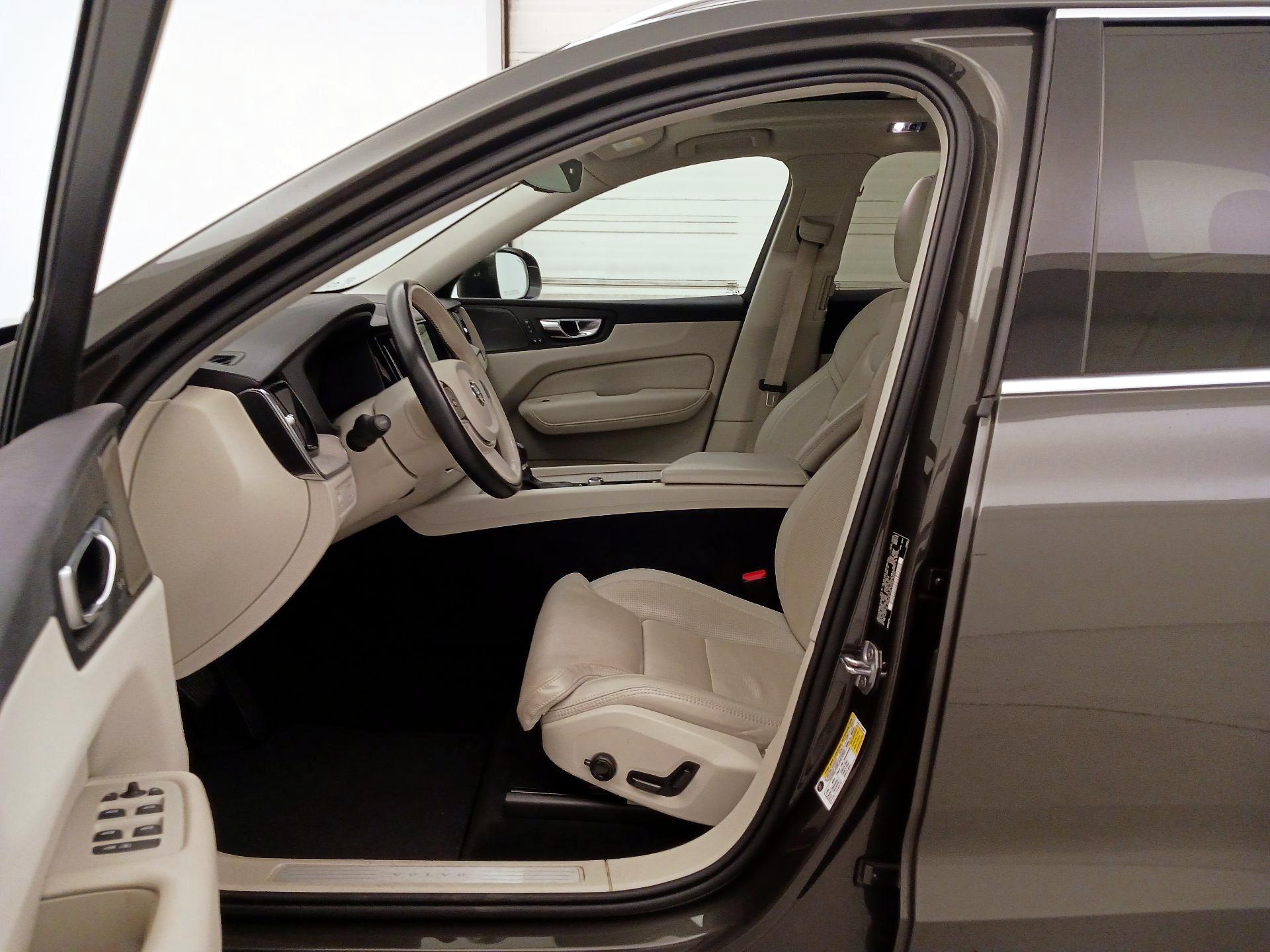 Thumbnail: 2021 Volvo XC60 - 9