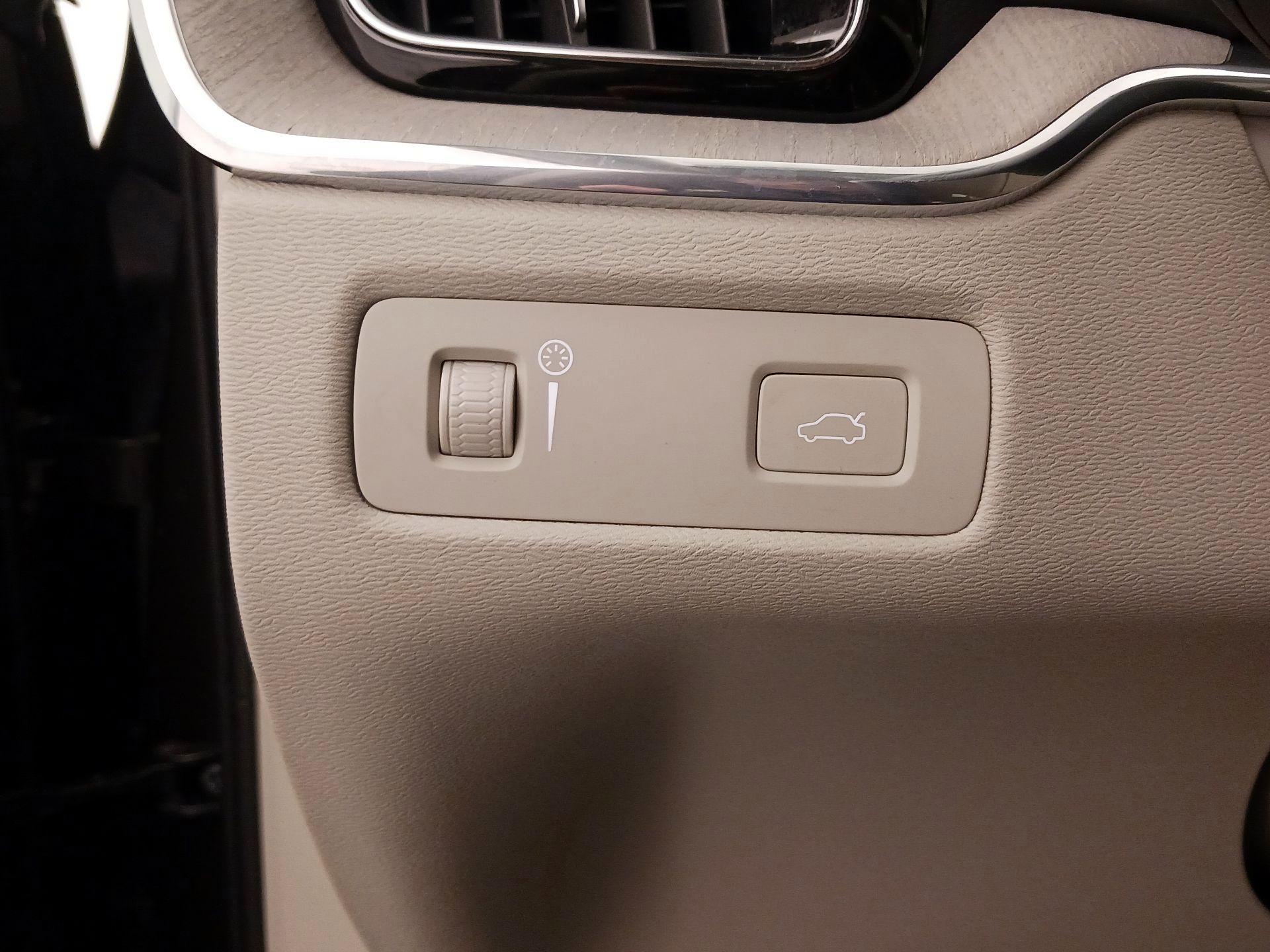 Thumbnail: 2021 Volvo XC60 - 11