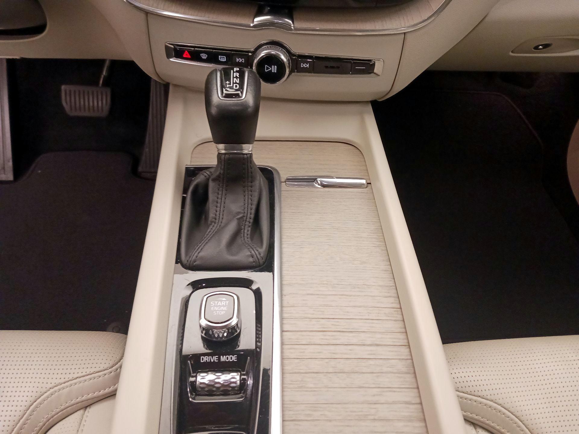 Thumbnail: 2021 Volvo XC60 - 16