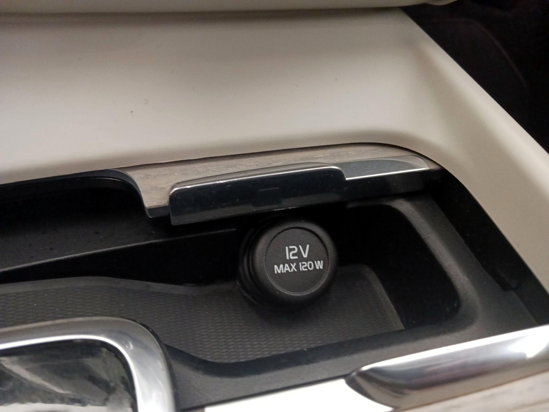 Thumbnail: 2021 Volvo XC60 - 17