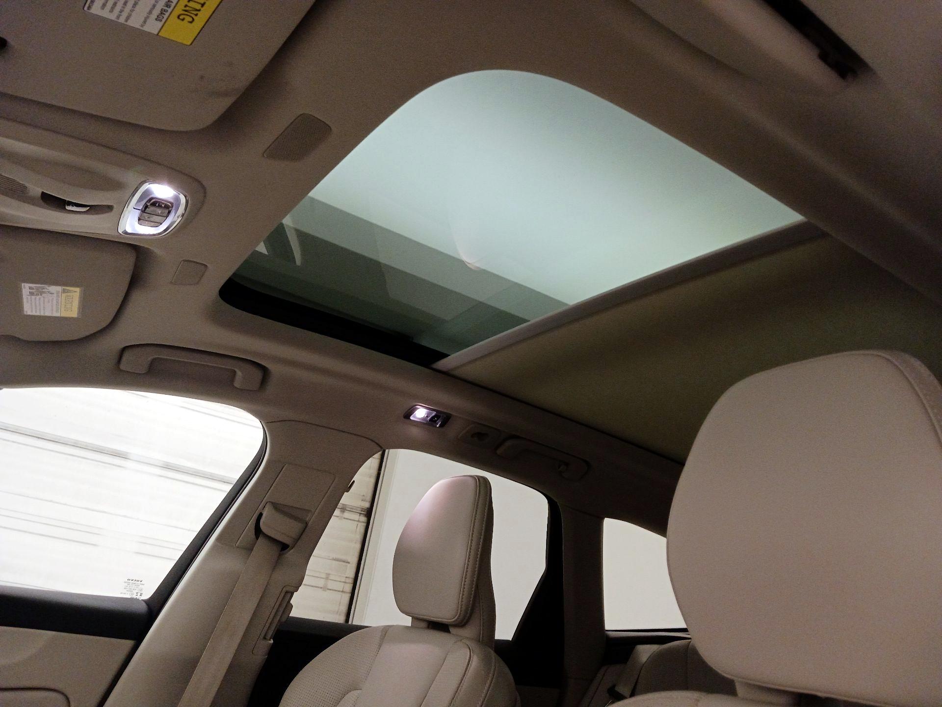 Thumbnail: 2021 Volvo XC60 - 18