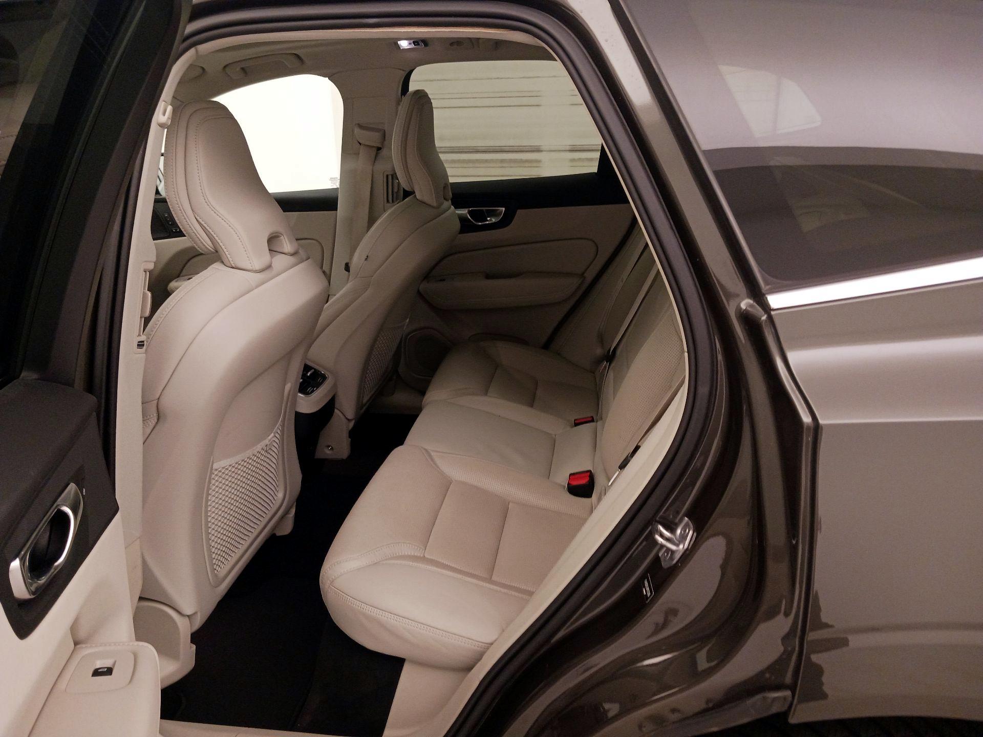 Thumbnail: 2021 Volvo XC60 - 19