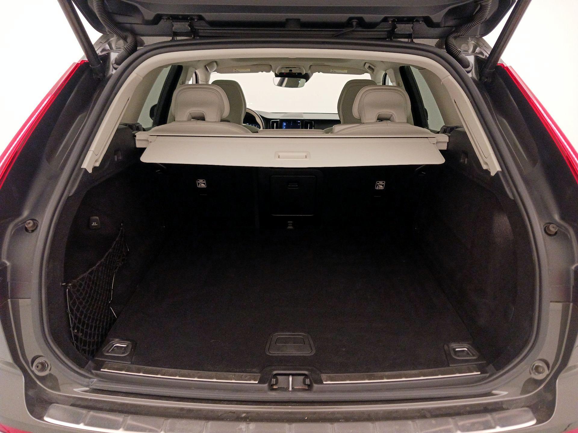 Thumbnail: 2021 Volvo XC60 - 20