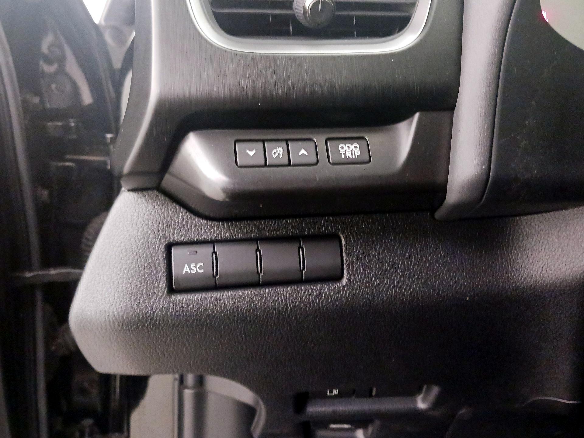 Thumbnail: 2019 Lexus UX - 13