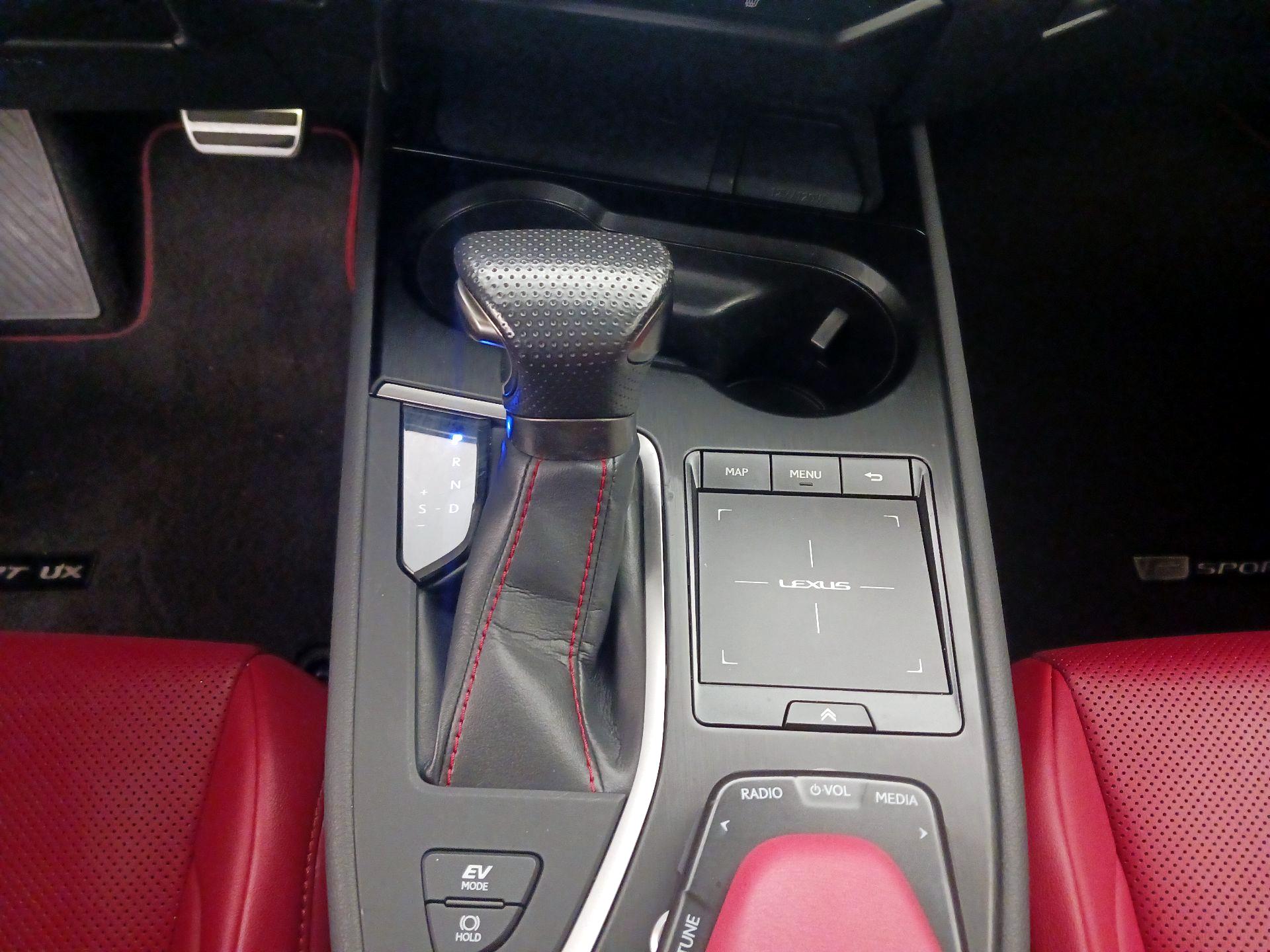 Thumbnail: 2019 Lexus UX - 18