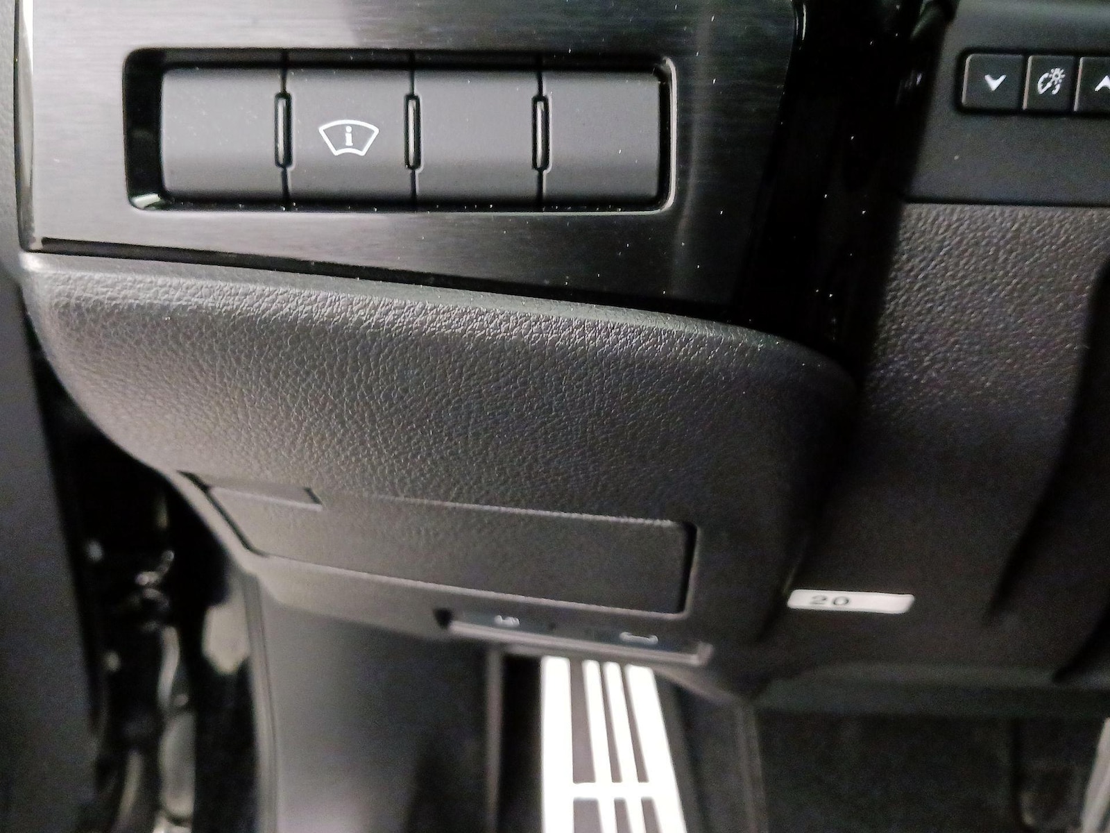 2022 Lexus ES F SPORT - Photo 14