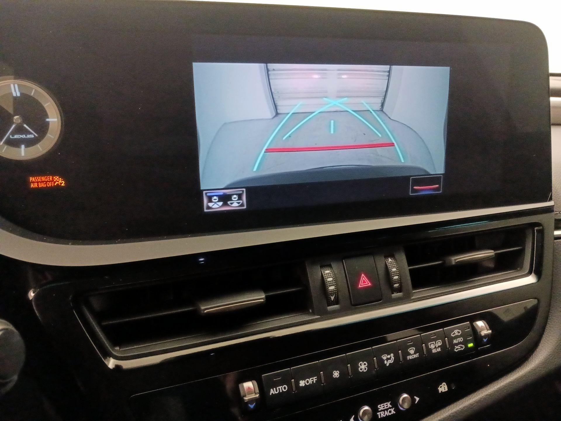 Thumbnail: 2022 Lexus ES - 15