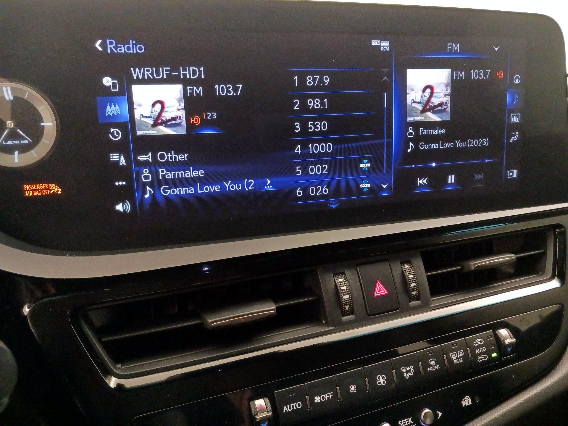 Thumbnail: 2022 Lexus ES - 16