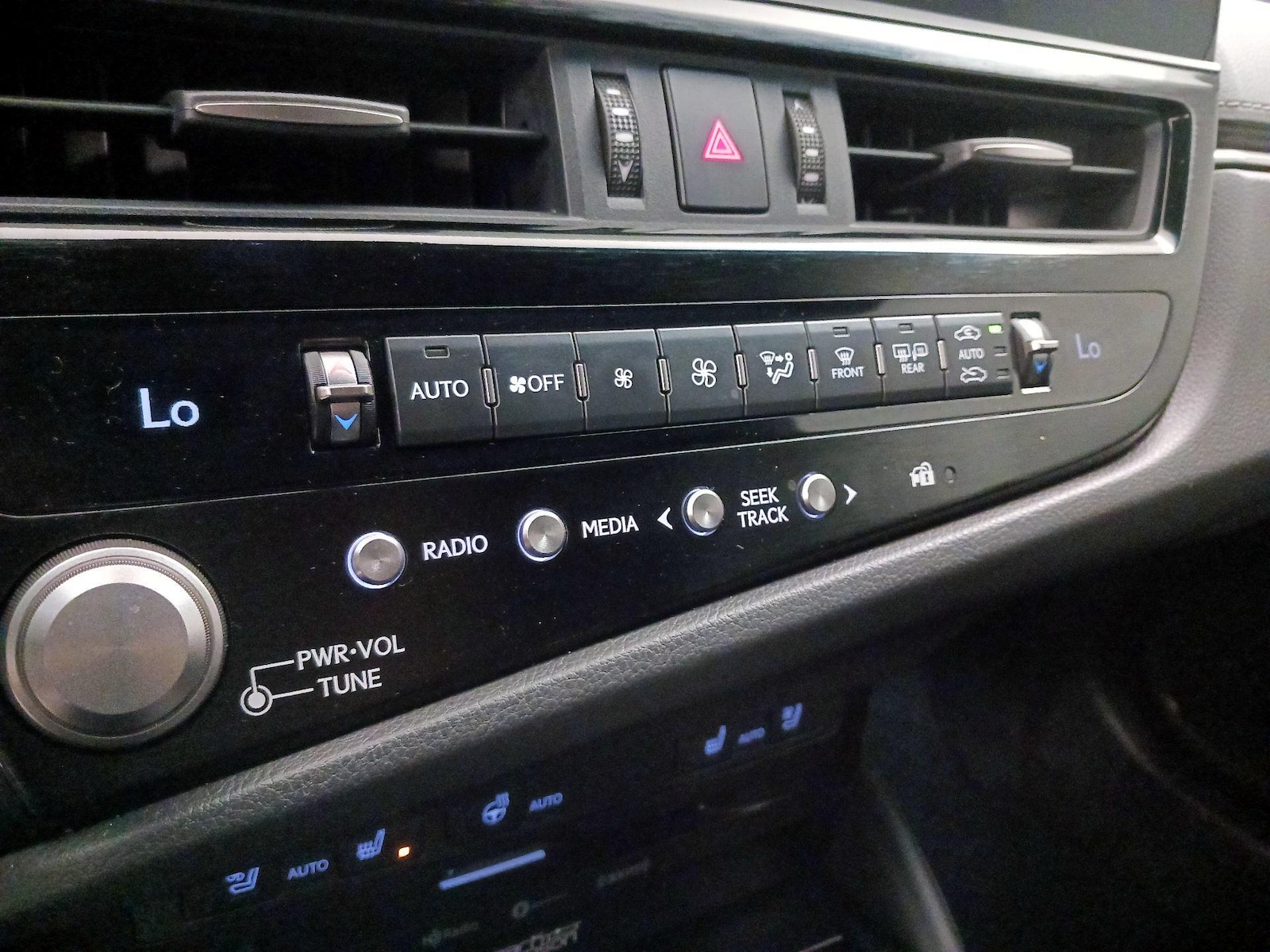 2022 Lexus ES F SPORT - Photo 18
