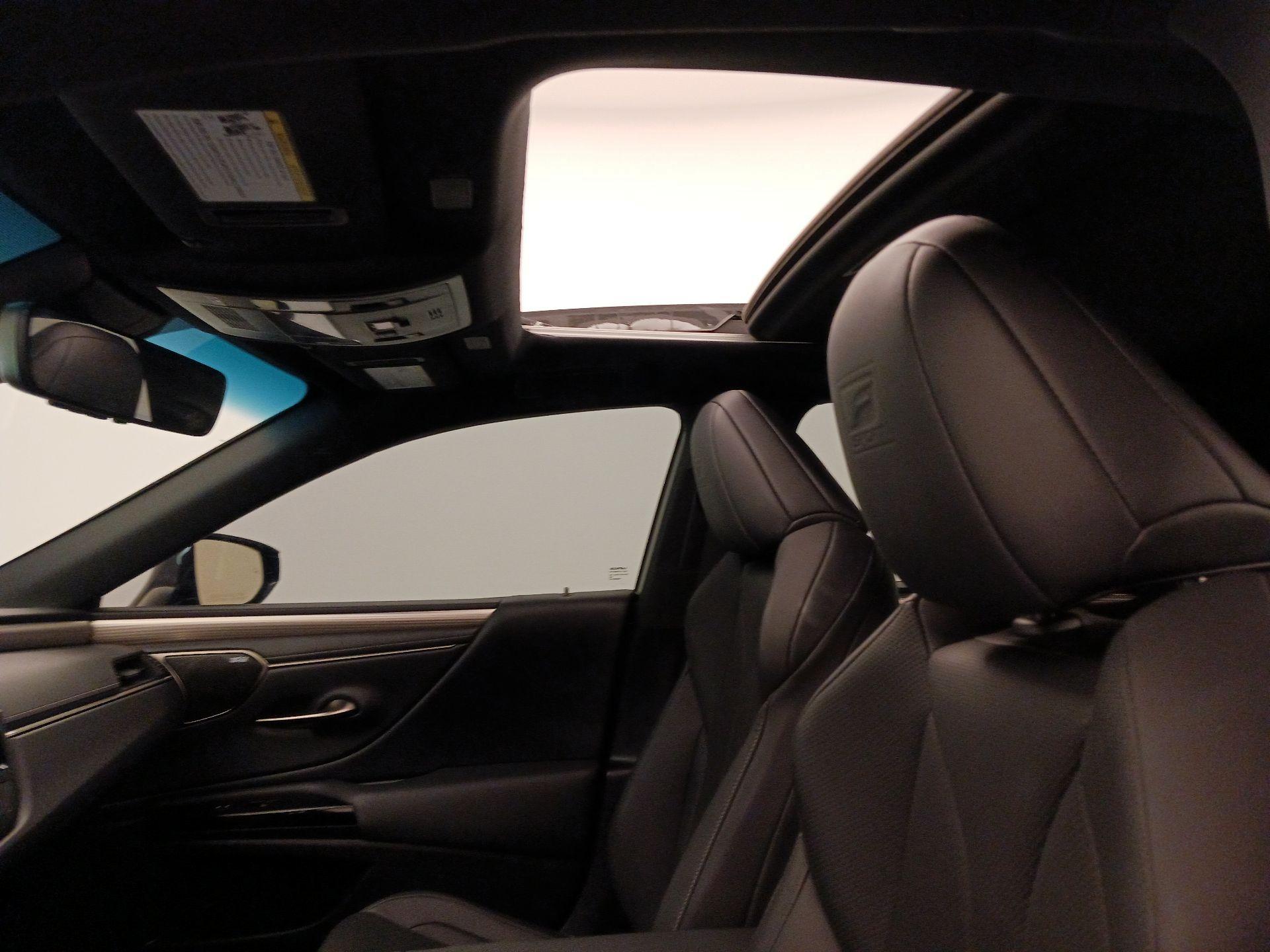 Thumbnail: 2022 Lexus ES - 20