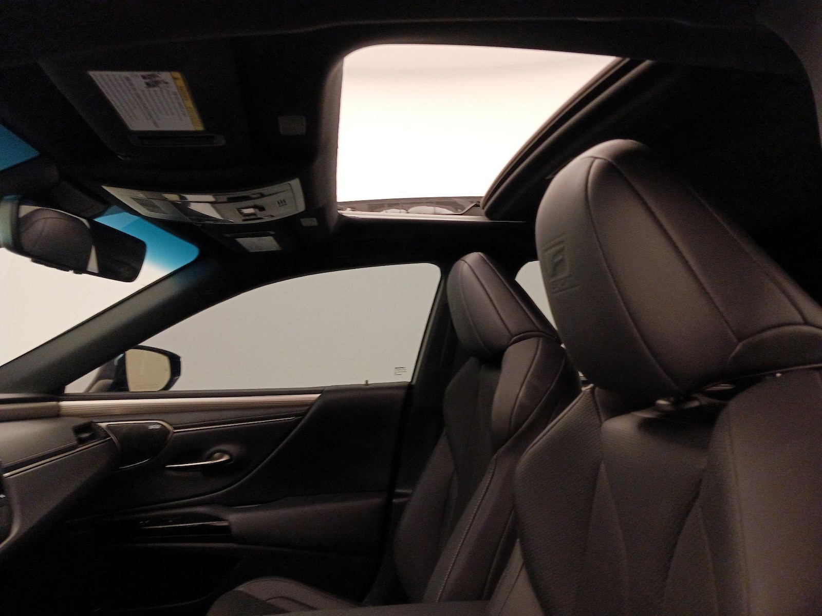 2022 Lexus ES F SPORT - Photo 21