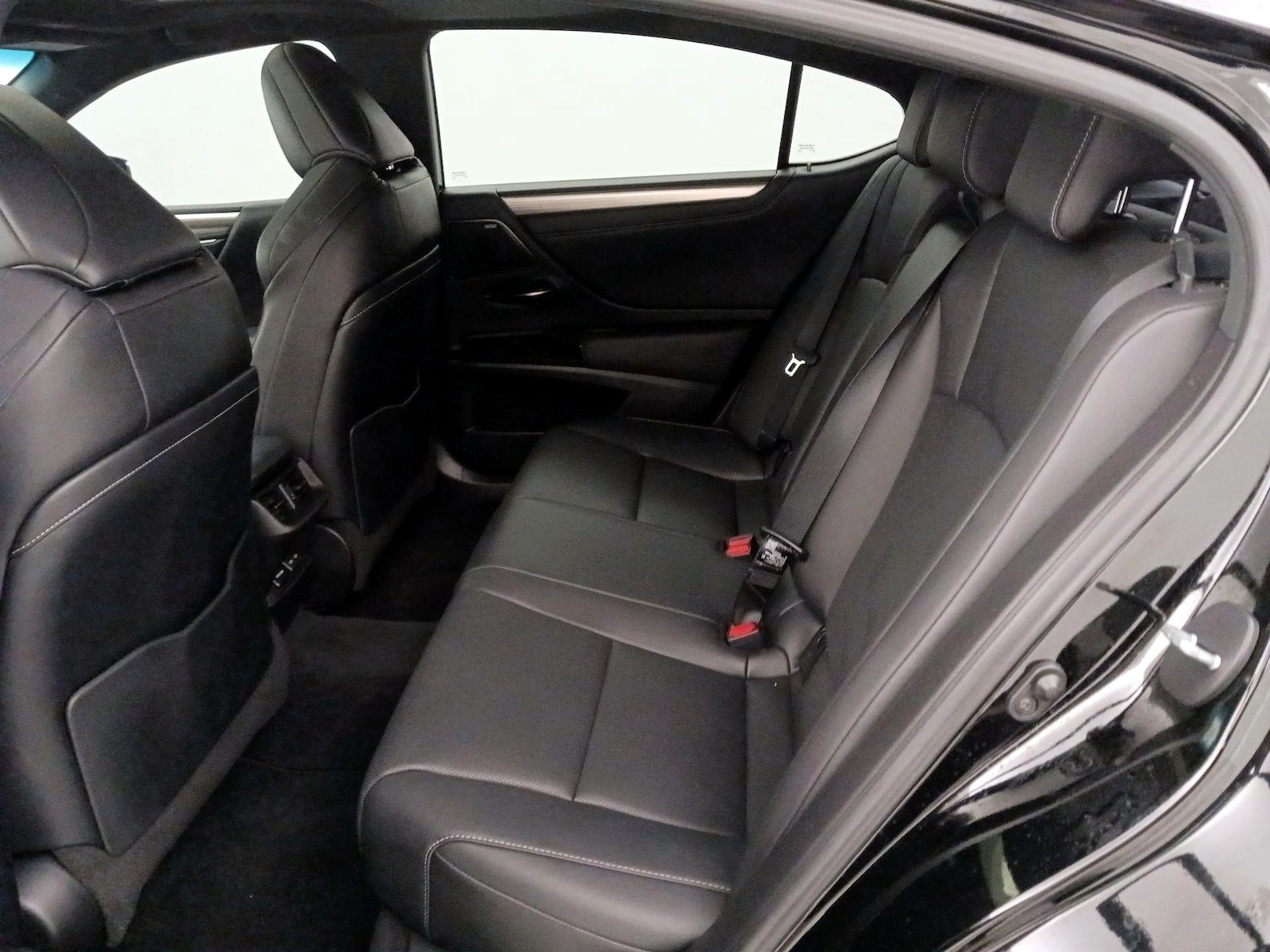 2022 Lexus ES F SPORT - Photo 22