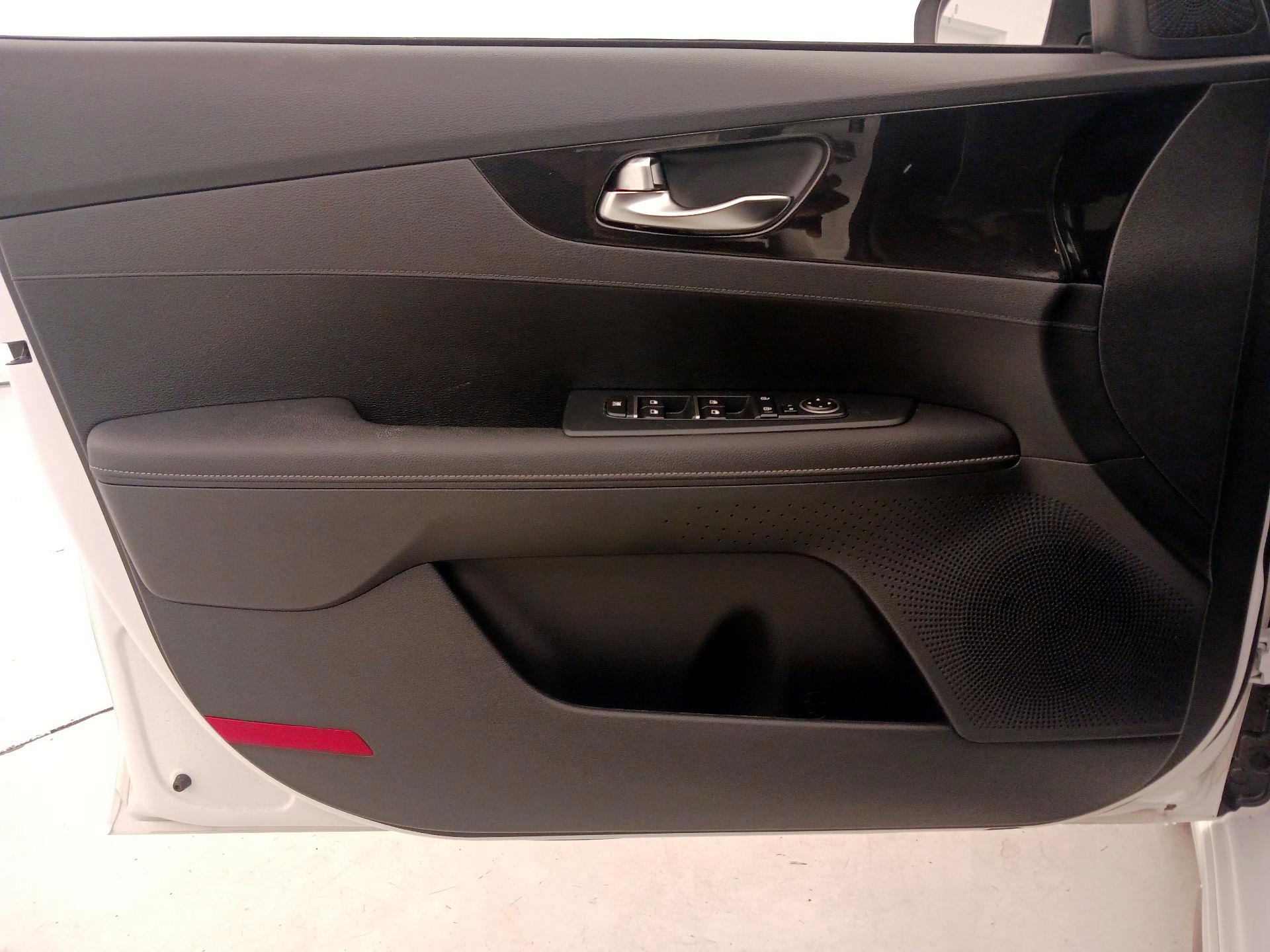 Thumbnail: 2020 Kia Forte - 12